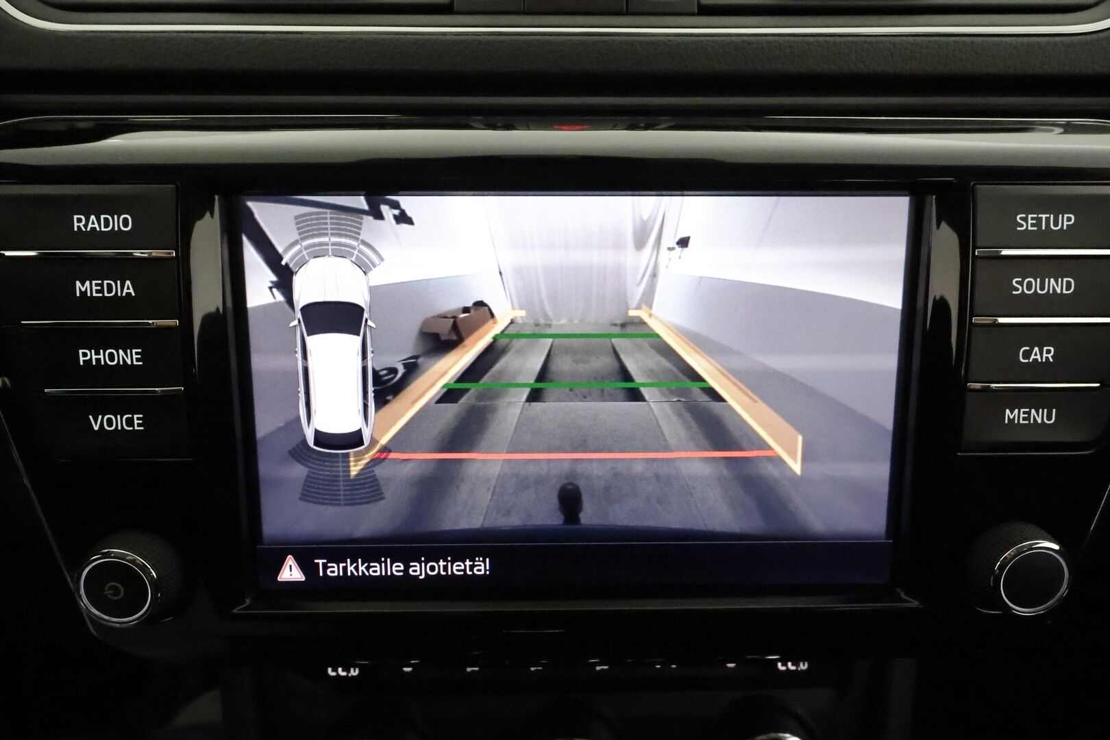 Skoda Superb 2017 Combi 2,0 TDI 190 4x4 L&K DSG *ACC / P.kamera / KeylessGo / Canton / Koukku / Webasto / Muistipenkki* - Kahdet renkaat aluvanteilla