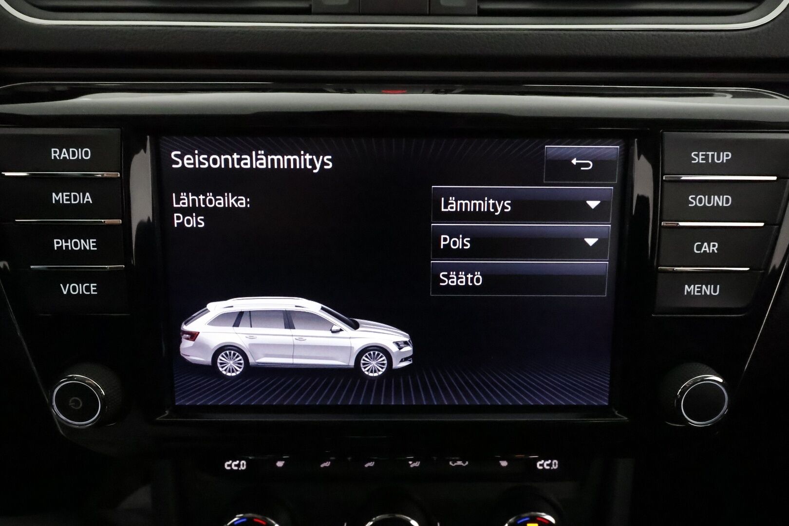 Skoda Superb 2017 Combi 2,0 TDI 190 4x4 L&K DSG *ACC / P.kamera / KeylessGo / Canton / Koukku / Webasto / Muistipenkki* - Kahdet renkaat aluvanteilla