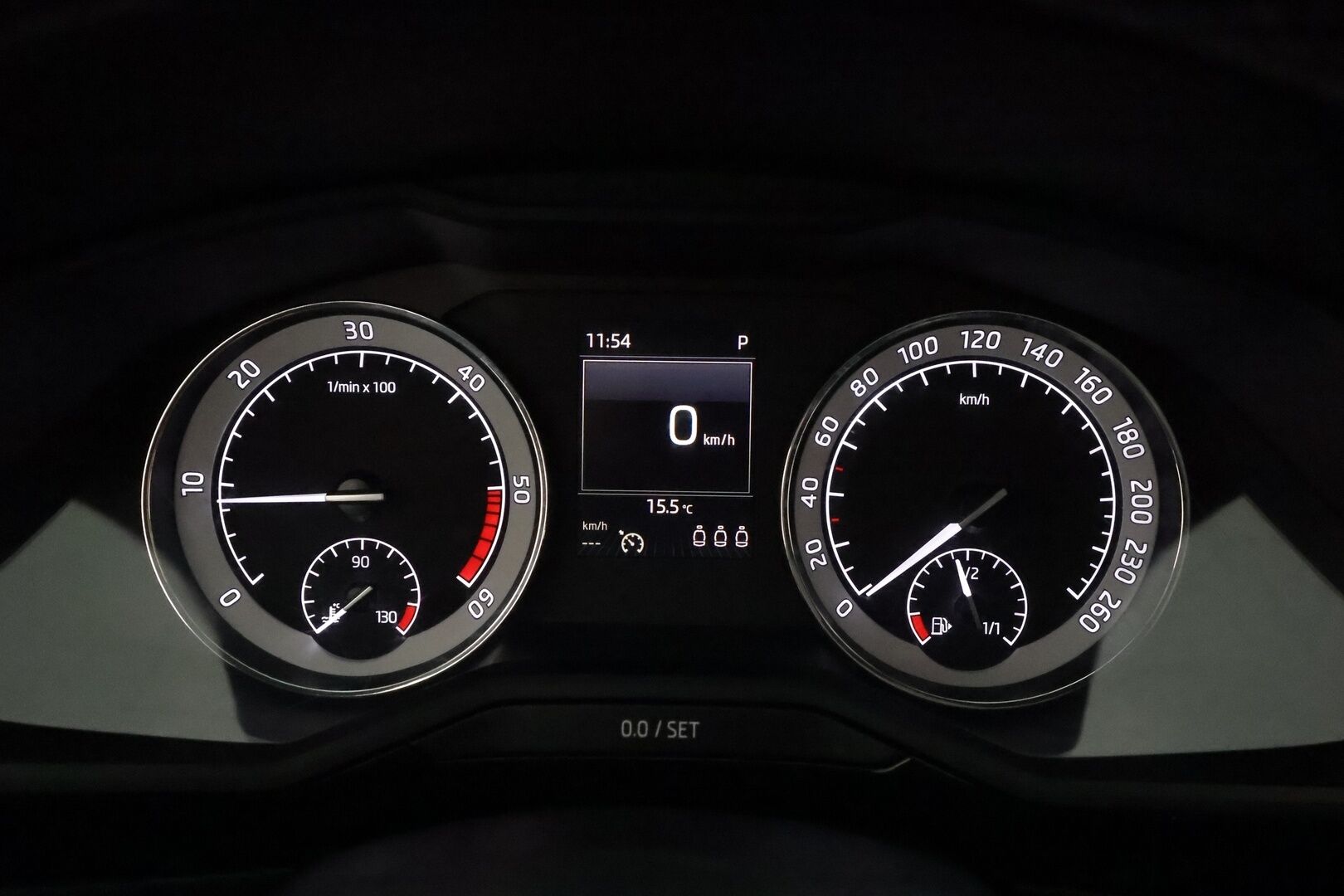 Skoda Superb 2017 Combi 2,0 TDI 190 4x4 L&K DSG *ACC / P.kamera / KeylessGo / Canton / Koukku / Webasto / Muistipenkki* - Kahdet renkaat aluvanteilla