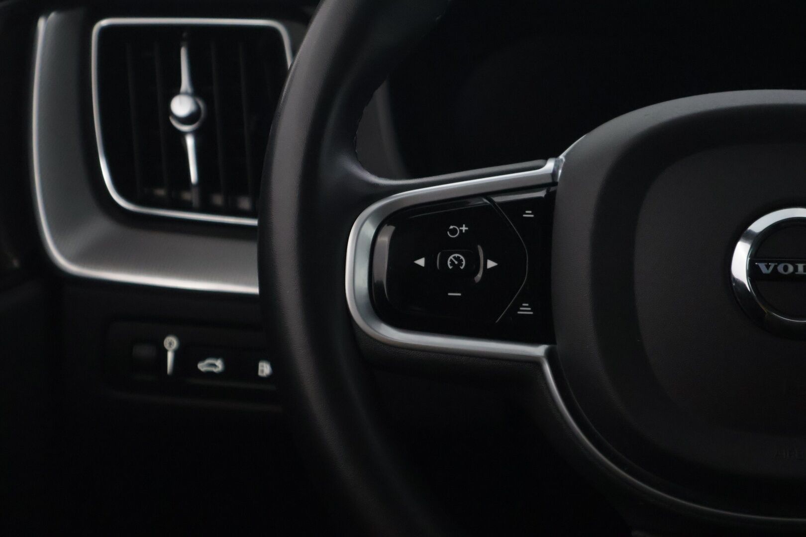 Volvo XC60 2022 T8 AWD Long Range Polestar Engineered Edition aut - | Harman&Kardon | Panoraama | 360-Kamera | Pilot Assist | ACC | Muistipenkki | Nahkasisusta | Vetokoukku | Apple&Android | Navi | 