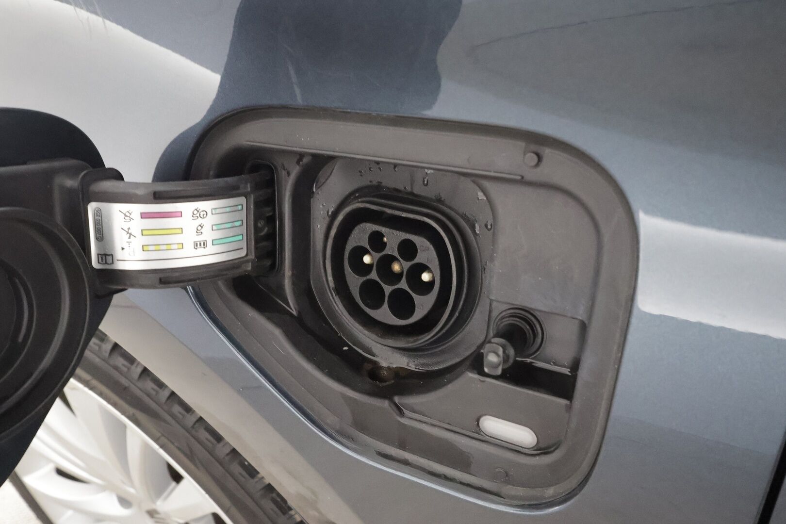 Seat Leon Sportstourer 2021 1,4 PHEV 204 eHybrid FR DSG * ACC / LED / P.Kamera / Navi / Kaistavahti / Digimittaristo / Koukku * - 2x Latauskaapelit / Kahdet renkaat