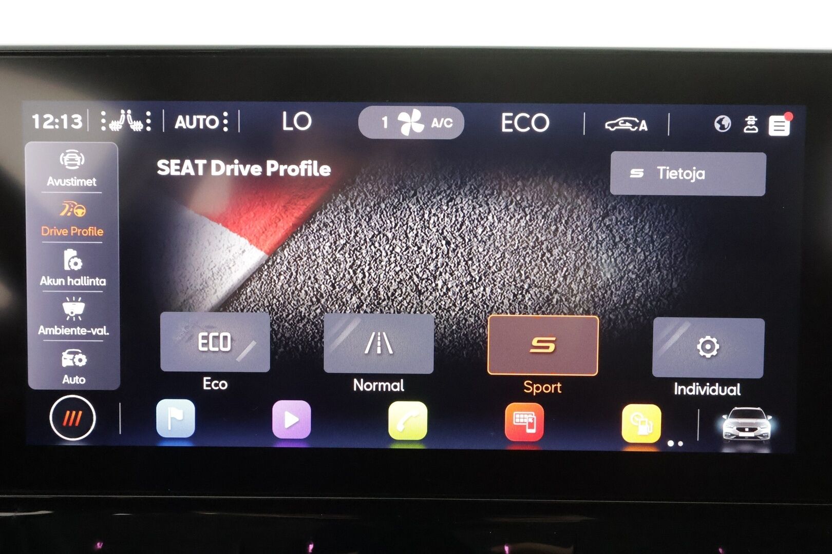 Seat Leon Sportstourer 2021 1,4 PHEV 204 eHybrid FR DSG * ACC / LED / P.Kamera / Navi / Kaistavahti / Digimittaristo / Koukku * - 2x Latauskaapelit / Kahdet renkaat