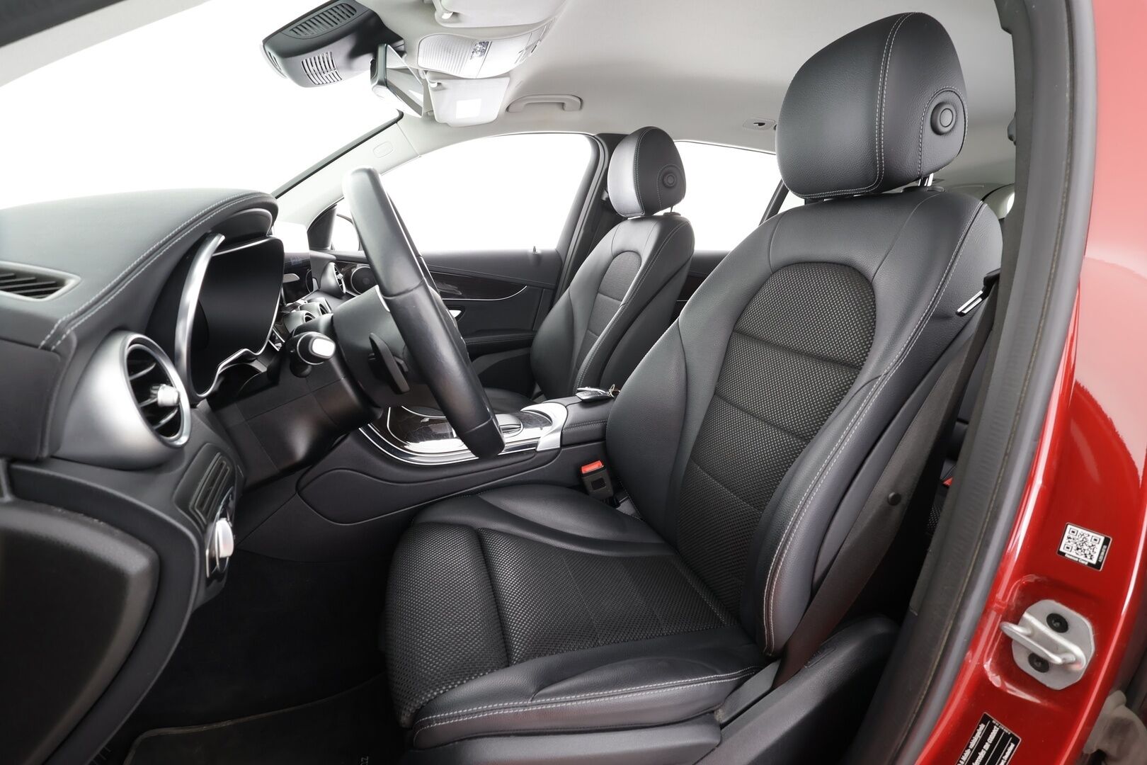 Mercedes-Benz GLC 2022 300 e 4MATIC A Business * Distronic Plus / Polttoainekäyttöinen lämmitin / LED / P.Kamera / Sporttipenkit / Navi * - 1.Om Suomi-auto / Kahdet renkaat / Koti & kauppalaturi