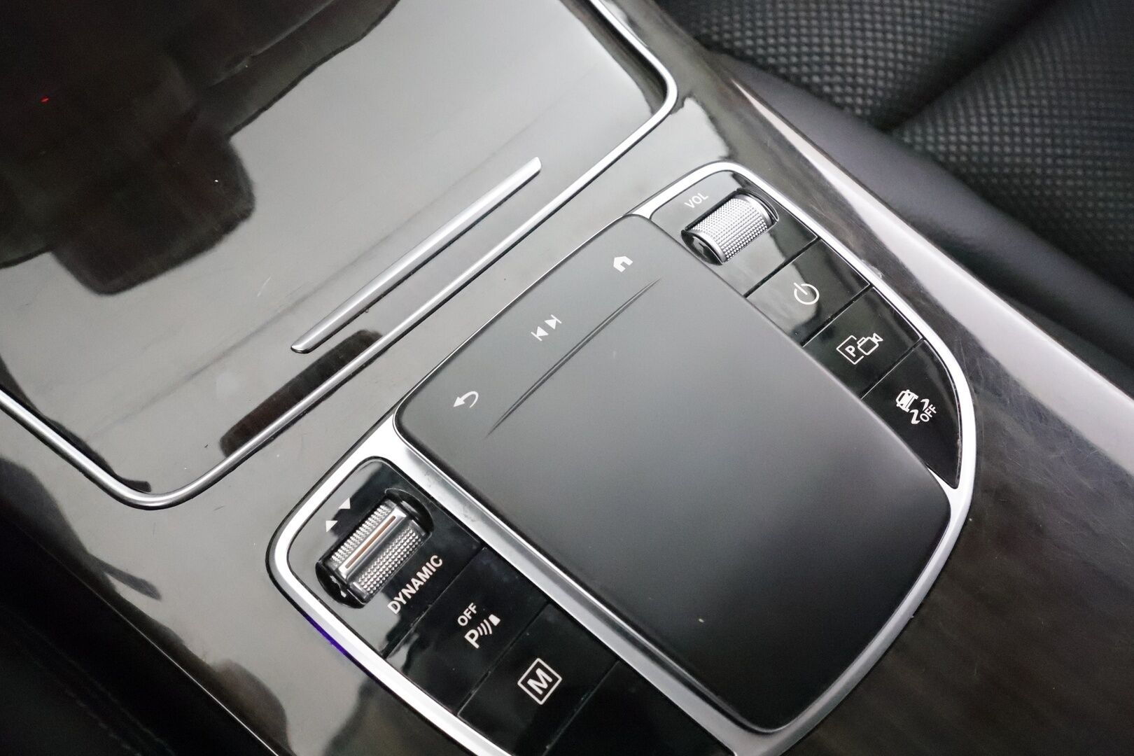 Mercedes-Benz GLC 2022 300 e 4MATIC A Business * Distronic Plus / Polttoainekäyttöinen lämmitin / LED / P.Kamera / Sporttipenkit / Navi * - 1.Om Suomi-auto / Kahdet renkaat / Koti & kauppalaturi