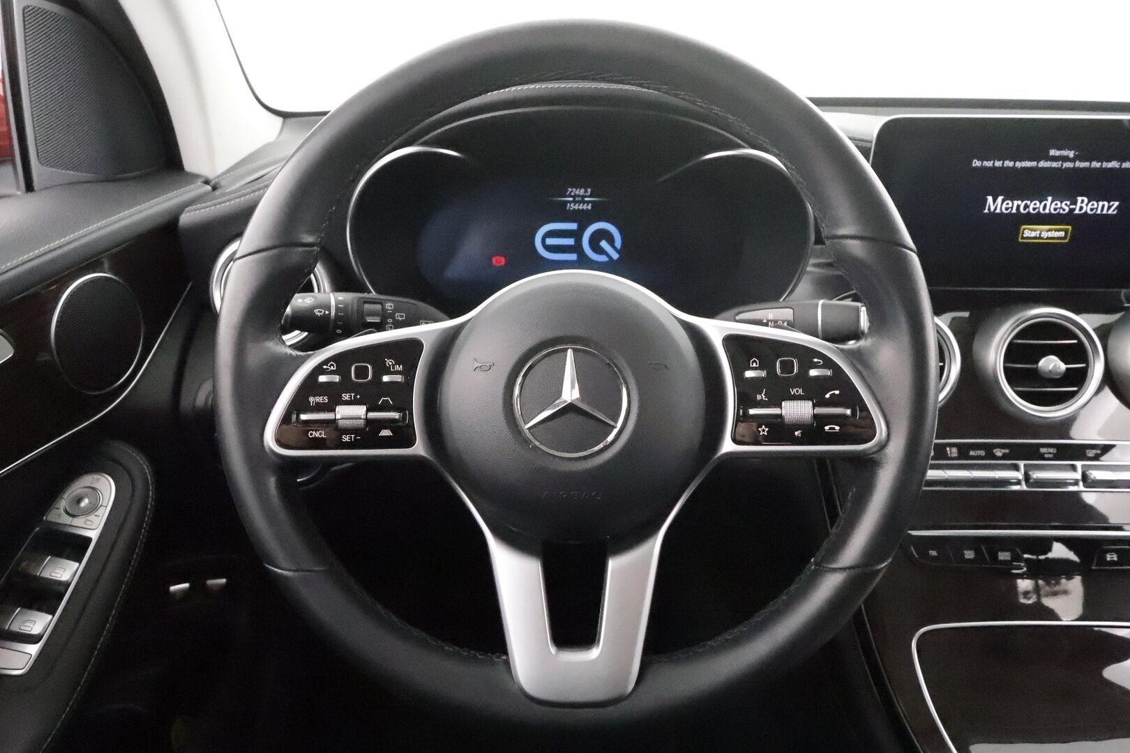 Mercedes-Benz GLC 2022 300 e 4MATIC A Business * Distronic Plus / Polttoainekäyttöinen lämmitin / LED / P.Kamera / Sporttipenkit / Navi * - 1.Om Suomi-auto / Kahdet renkaat / Koti & kauppalaturi