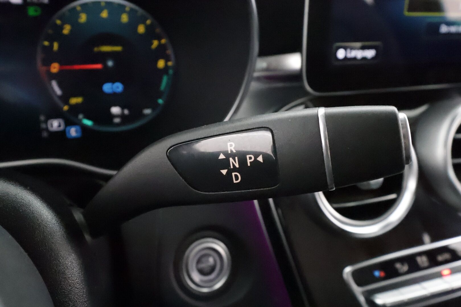 Mercedes-Benz GLC 2022 300 e 4MATIC A Business * Distronic Plus / Polttoainekäyttöinen lämmitin / LED / P.Kamera / Sporttipenkit / Navi * - 1.Om Suomi-auto / Kahdet renkaat / Koti & kauppalaturi