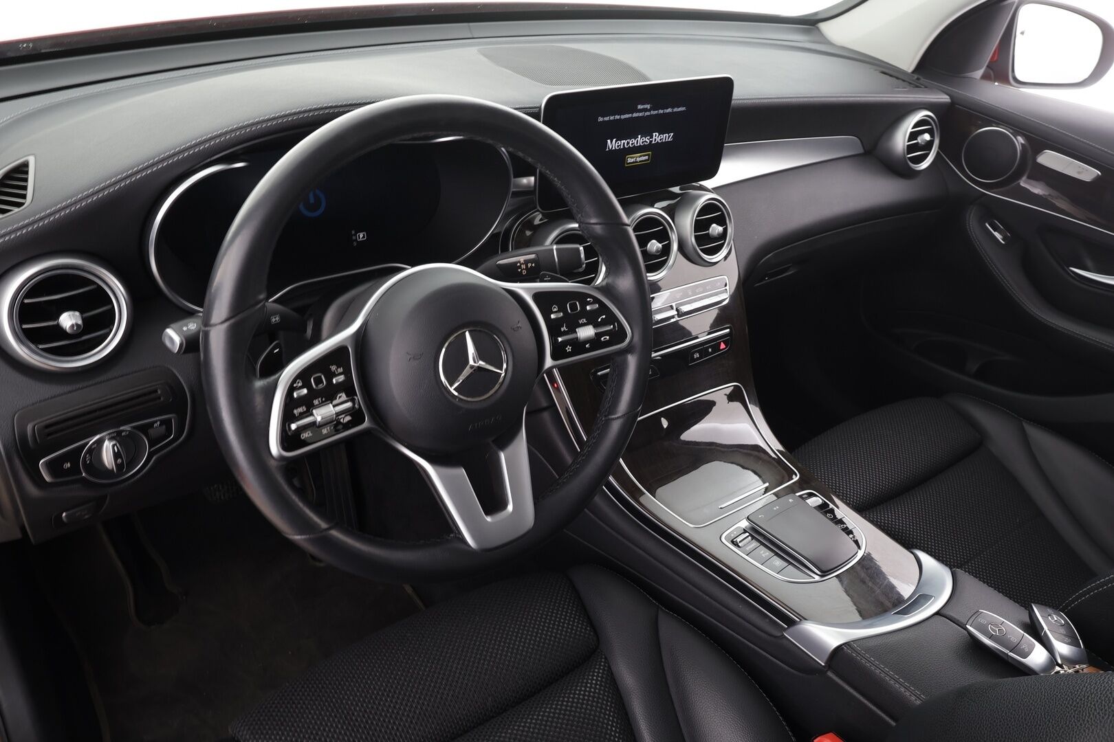 Mercedes-Benz GLC 2022 300 e 4MATIC A Business * Distronic Plus / Polttoainekäyttöinen lämmitin / LED / P.Kamera / Sporttipenkit / Navi * - 1.Om Suomi-auto / Kahdet renkaat / Koti & kauppalaturi