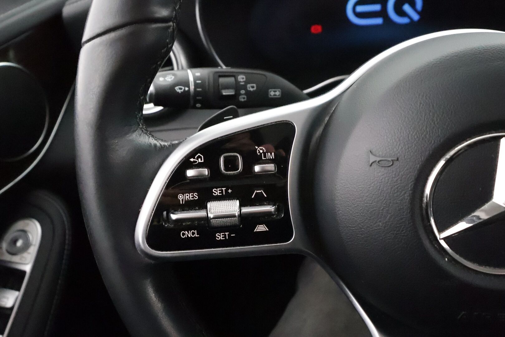 Mercedes-Benz GLC 2022 300 e 4MATIC A Business * Distronic Plus / Polttoainekäyttöinen lämmitin / LED / P.Kamera / Sporttipenkit / Navi * - 1.Om Suomi-auto / Kahdet renkaat / Koti & kauppalaturi