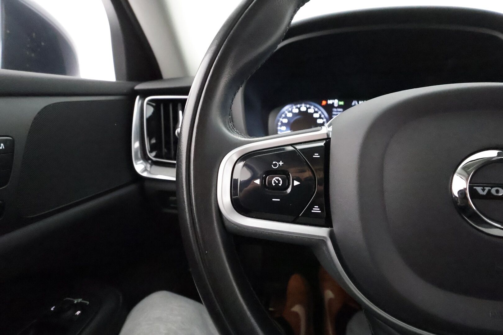 Volvo V60 2022 T6 AWD Long Range Inscription Edition aut **Adapt.Vakkari / P.Kamera / Koukku / LED-valot / Sporttipenkki Muistilla** - 3,99 % KORKOTARJOUS TÄHÄN AUTOON - Kaistavahti / Digimittaristo / KeylessGO / 2x Renkaat