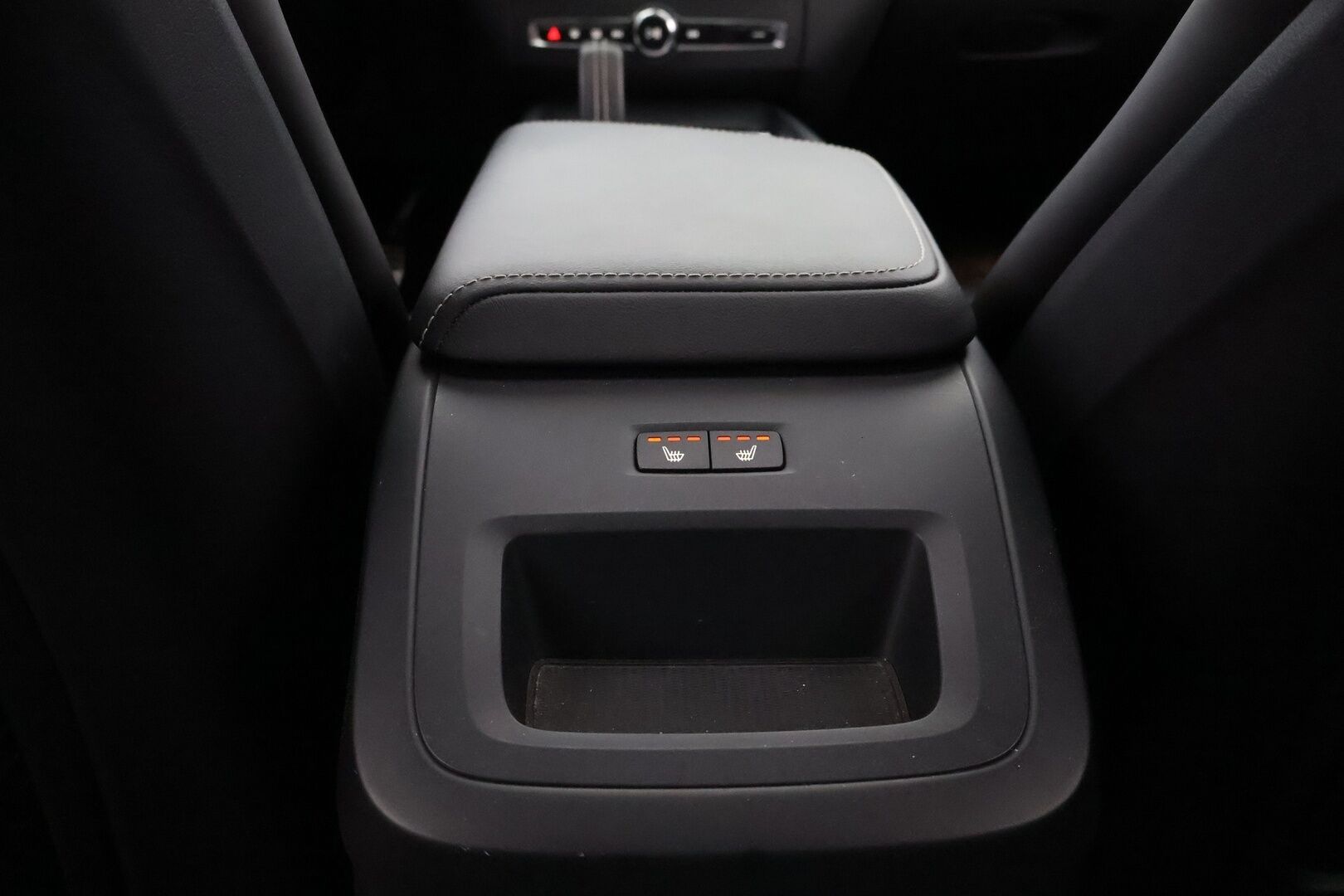 Volvo XC60 2022 T8 AWD Long Range High Performance R-Design Edition aut - 3,99 % KORKOTARJOUS TÄHÄN AUTOON - Webasto / Adapt.Vakkari / Panorama / Peruutuskamera / Koukku / Full LED / Google Maps / Muistipenkki / Huippuvarusteltu yksilö!