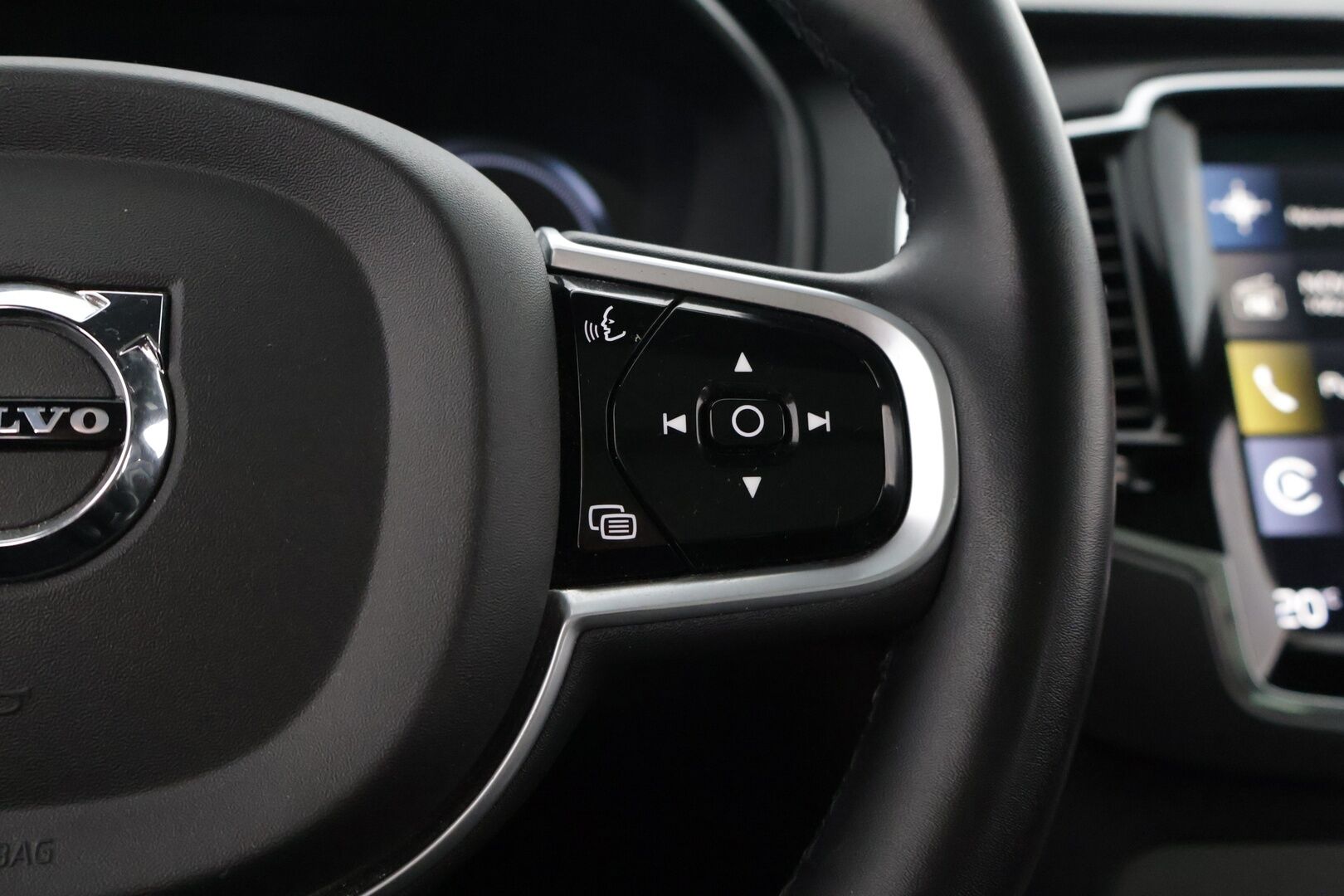 Volvo XC90 2022 T8 AWD Long Range High Performance R-Design aut / 1.OM / Suomi auto / 7p* - 2,99 % KORKOTARJOUS TÄHÄN AUTOON 14.9. ASTI! - Harman & Kardon / Webasto / Koukku / ACC / BLIS / Keyless Go / P-kamera / tutkat