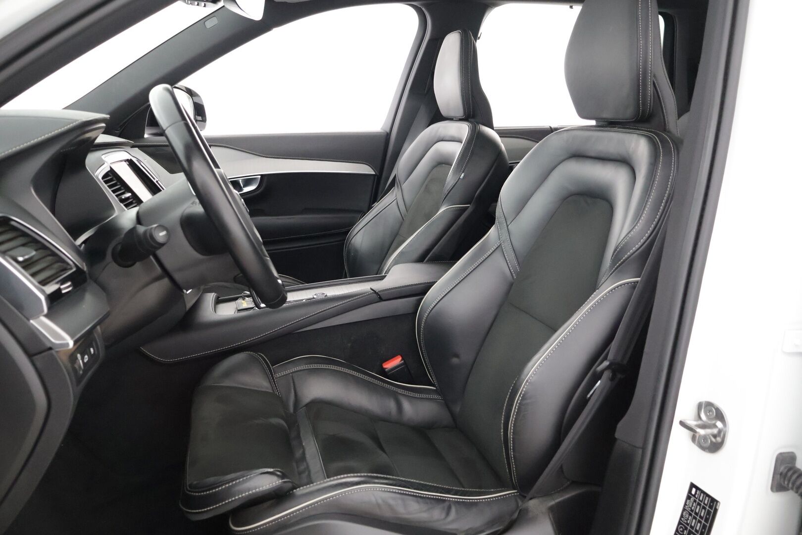 Volvo XC90 2022 T8 AWD Long Range High Performance R-Design aut / 1.OM / Suomi auto / 7p* - 2,99 % KORKOTARJOUS TÄHÄN AUTOON 14.9. ASTI! - Harman & Kardon / Webasto / Koukku / ACC / BLIS / Keyless Go / P-kamera / tutkat