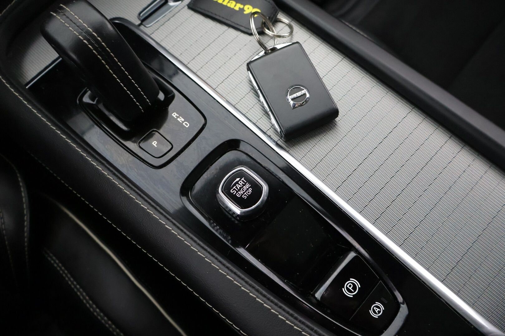 Volvo XC90 2022 T8 AWD Long Range High Performance R-Design aut / 1.OM / Suomi auto / 7p* - 2,99 % KORKOTARJOUS TÄHÄN AUTOON 14.9. ASTI! - Harman & Kardon / Webasto / Koukku / ACC / BLIS / Keyless Go / P-kamera / tutkat