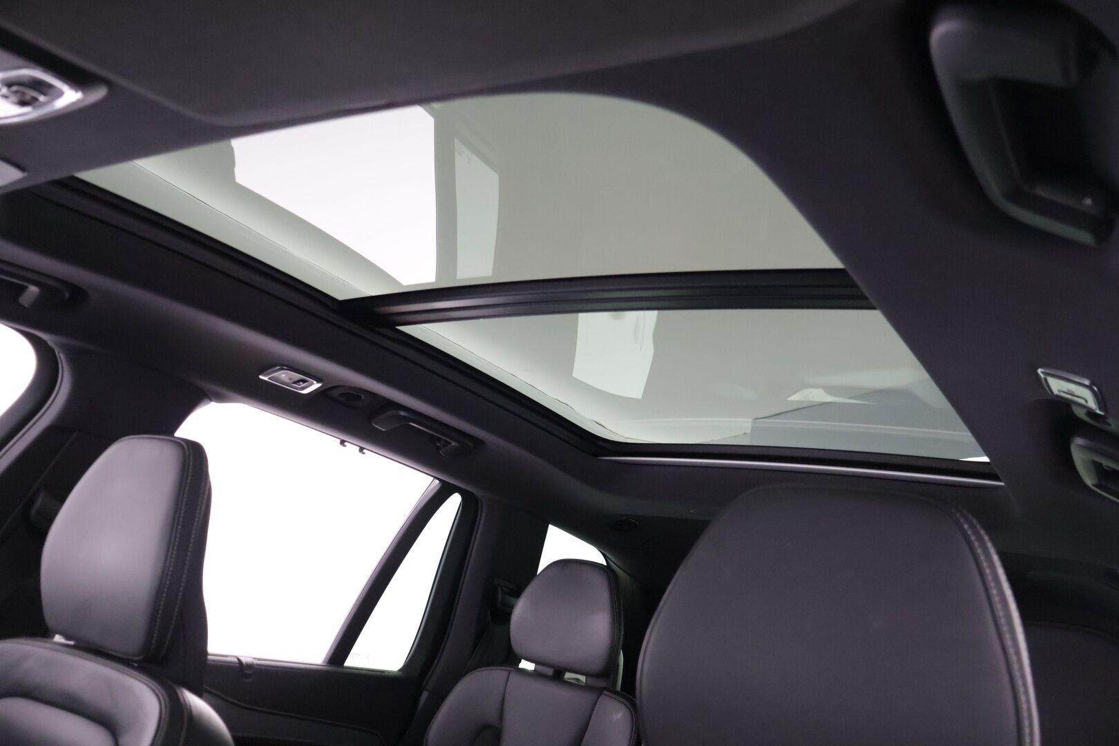 Volvo XC90 2022 T8 AWD Long Range High Performance R-Design aut / 1.OM / Suomi auto / 7p* - 2,99 % KORKOTARJOUS TÄHÄN AUTOON 14.9. ASTI! - Harman & Kardon / Webasto / Koukku / ACC / BLIS / Keyless Go / P-kamera / tutkat