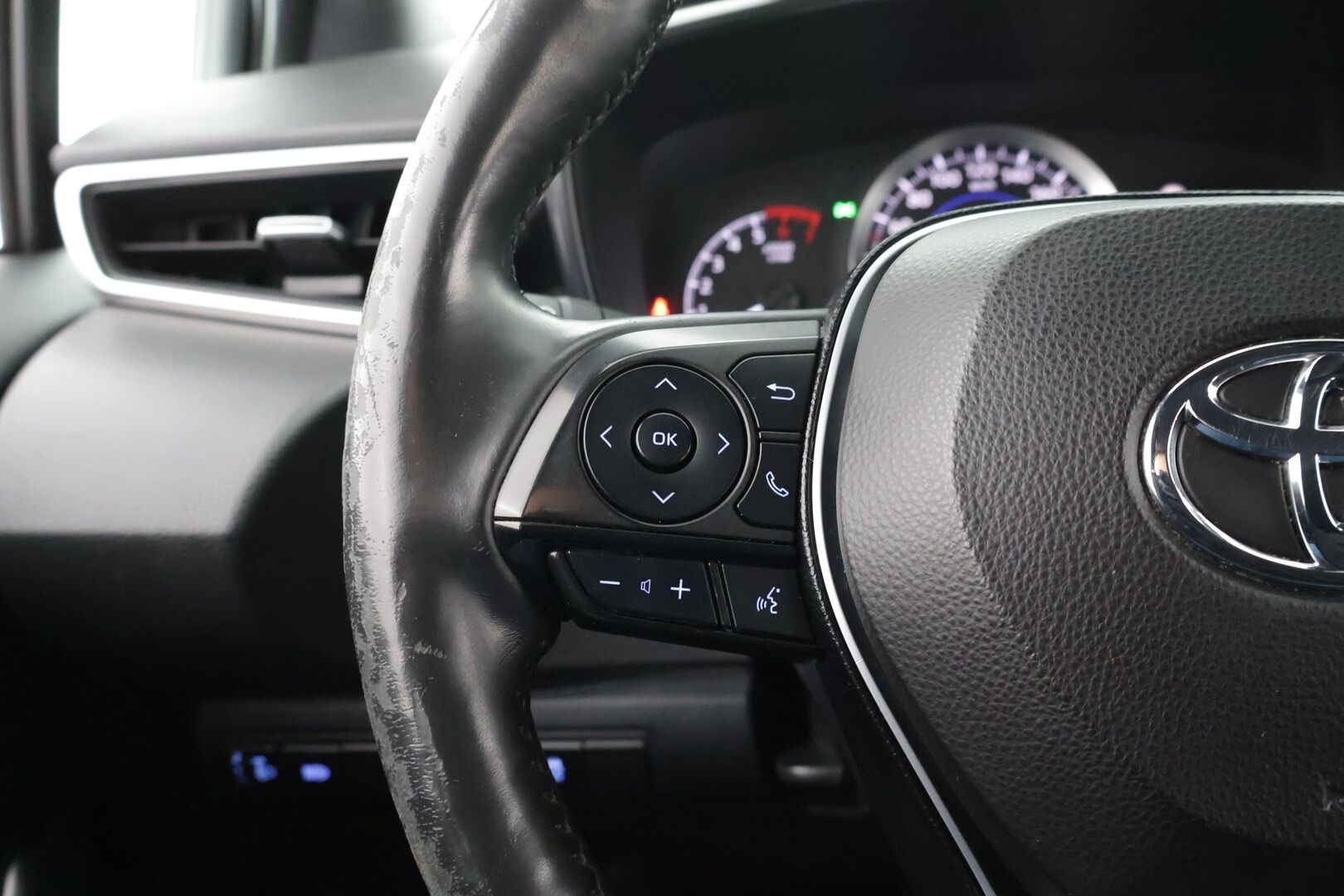 Toyota Corolla 2020 Touring Sports 1,8 Hybrid Active - ACC / P.kamera / Bluetooth / Kahdet renkaat
