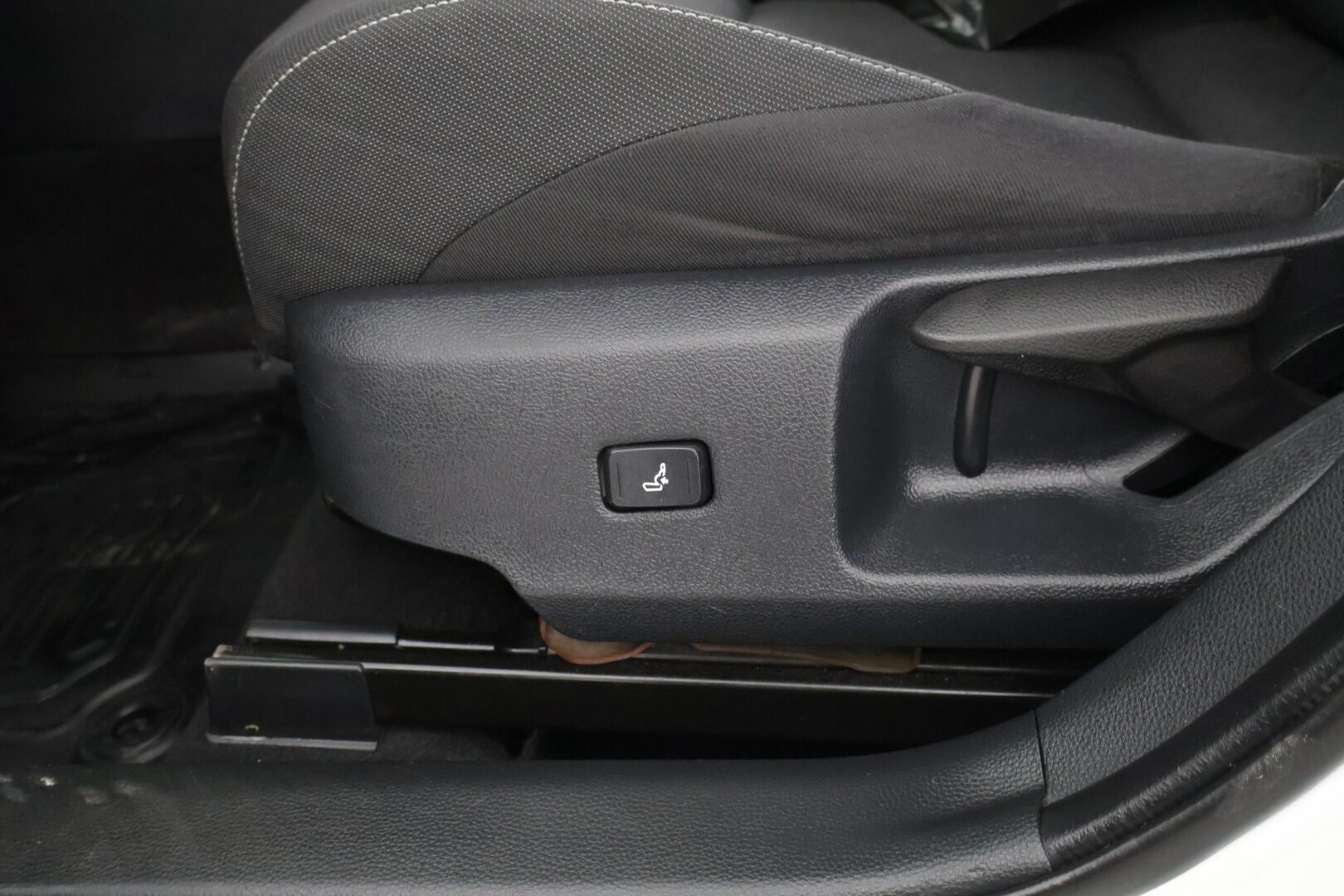 Toyota Corolla 2020 Touring Sports 1,8 Hybrid Active - ACC / P.kamera / Bluetooth / Kahdet renkaat