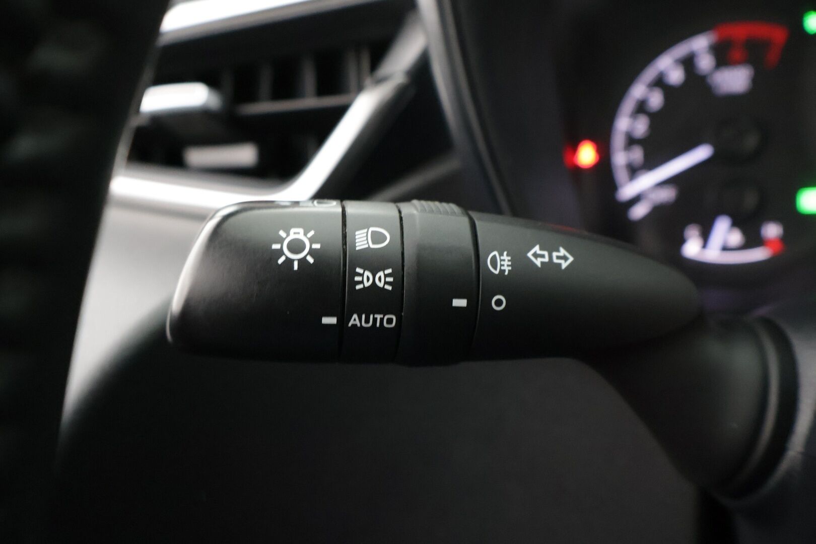 Toyota Corolla 2020 Touring Sports 1,8 Hybrid Active - ACC / P.kamera / Bluetooth / Kahdet renkaat
