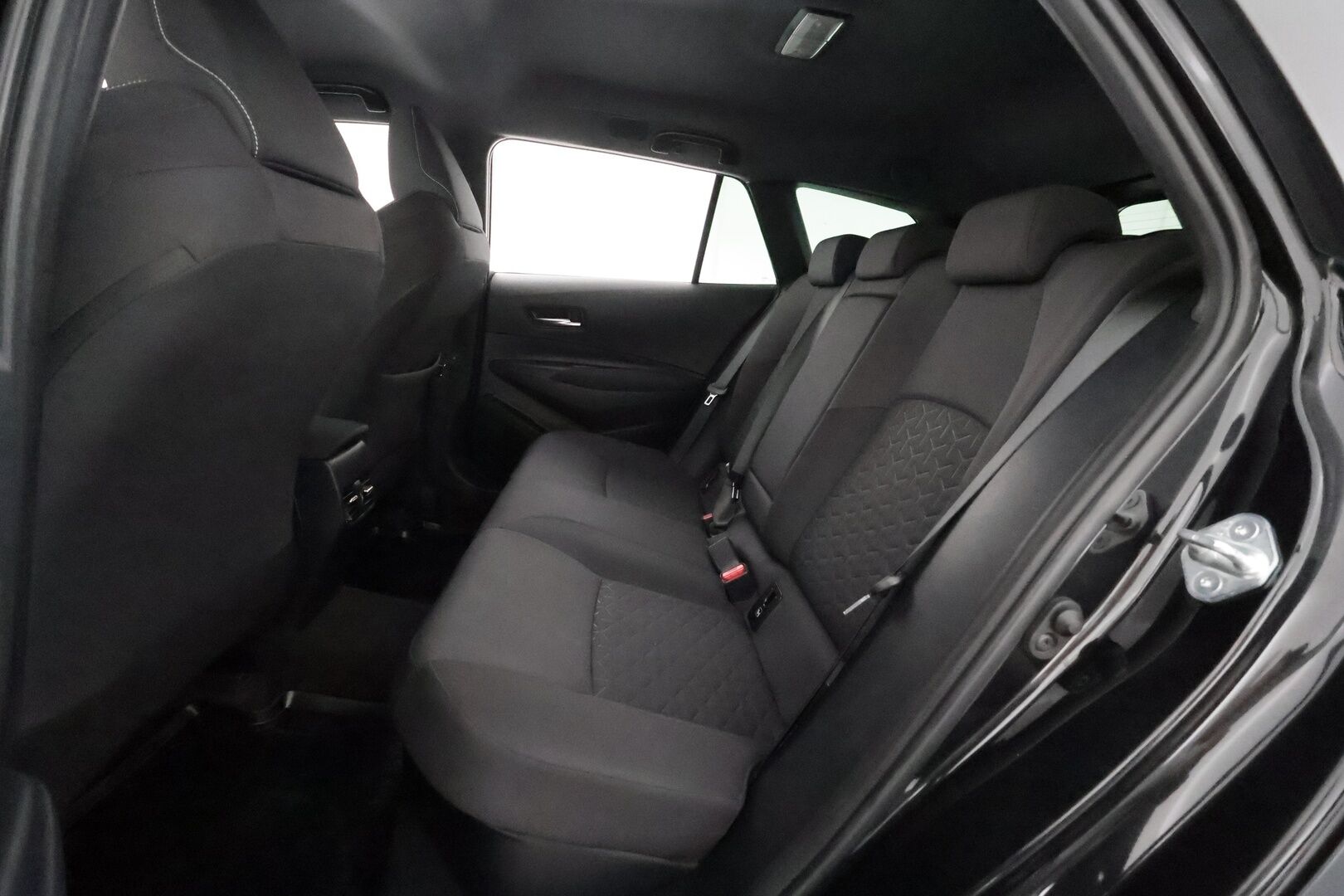 Toyota Corolla 2022 Touring Sports 1,8 Hybrid Active Business - 1Om Suomiauto / Adapt.Vakkari / Peruutuskamera / Vetokoukku / Adapt.LED / Apple&Android / Navi / Ratinlämmitys!