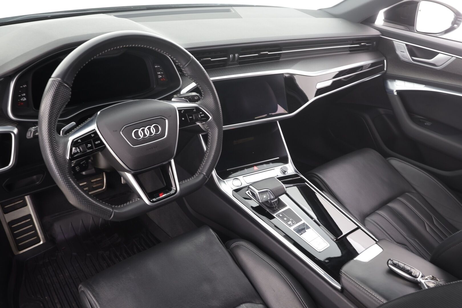 Audi A6 2020 Avant Business Sport 55 TFSI e quattro S tronic S-Line * ACC / 360° / Hierovat&ilmastoidut nahat / Matrix LED * - KeylessGo / Muistipenkit / Kahdet renkaat aluvanteilla / Huippuvarusteet