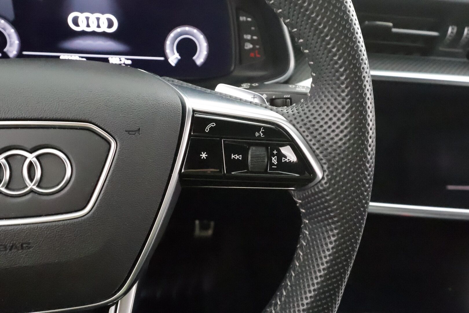 Audi A6 2020 Avant Business Sport 55 TFSI e quattro S tronic S-Line * ACC / 360° / Hierovat&ilmastoidut nahat / Matrix LED * - KeylessGo / Muistipenkit / Kahdet renkaat aluvanteilla / Huippuvarusteet