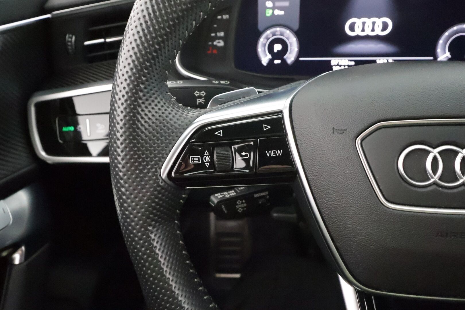 Audi A6 2020 Avant Business Sport 55 TFSI e quattro S tronic S-Line * ACC / 360° / Hierovat&ilmastoidut nahat / Matrix LED * - KeylessGo / Muistipenkit / Kahdet renkaat aluvanteilla / Huippuvarusteet