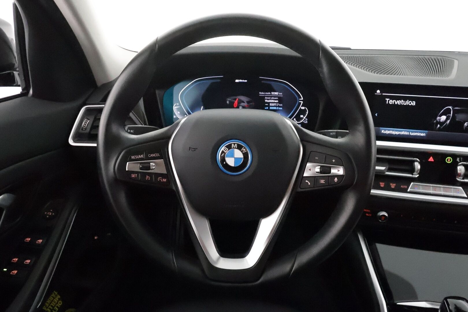 BMW 330 2022 G21 Touring 330e xDrive A Charged Edition Sport *Tutkat / LED-valot / Sporttipenkit / Navi / Kaistavahti* - SoH 90% / 1.Om Suomi-auto / ALV /  2x Vanteet / 2x Latauskaapelit