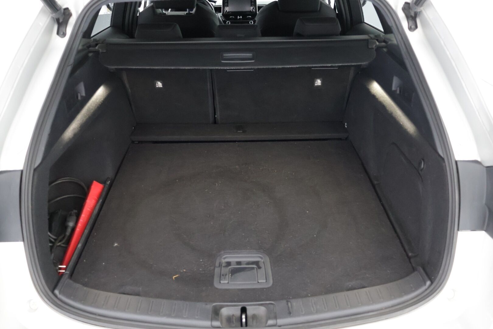 Toyota Corolla 2021 Touring Sports 2,0 Hybrid Active Business - 2.0 Hybrid | ACC | Sähköluukku | Keyless | Bi-LED | Navi | P.Kamera | P.Tutkat | Lämmitettävä ratti | Penkinlämmittimet | 2-alueilmastointi | Suomi-auto | Merkkihuollettu