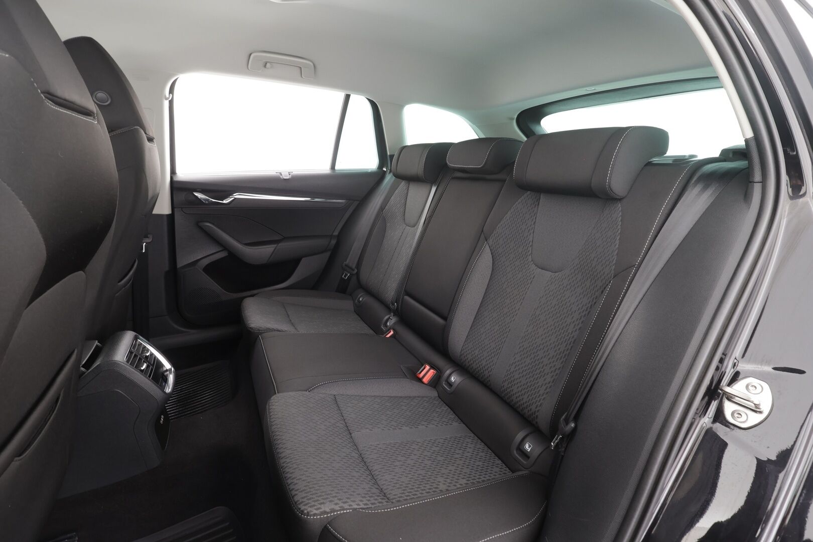 Skoda Octavia 2022 Combi 1.4 TSI PHEV Style iV DSG  * ACC / Webasto / Koukku / Matrix-LED / P.Kamera / Apple&Android * - 1.Om Suomi-auto / Merkkihuollettu / 2xLataus / Kahdet renkaat