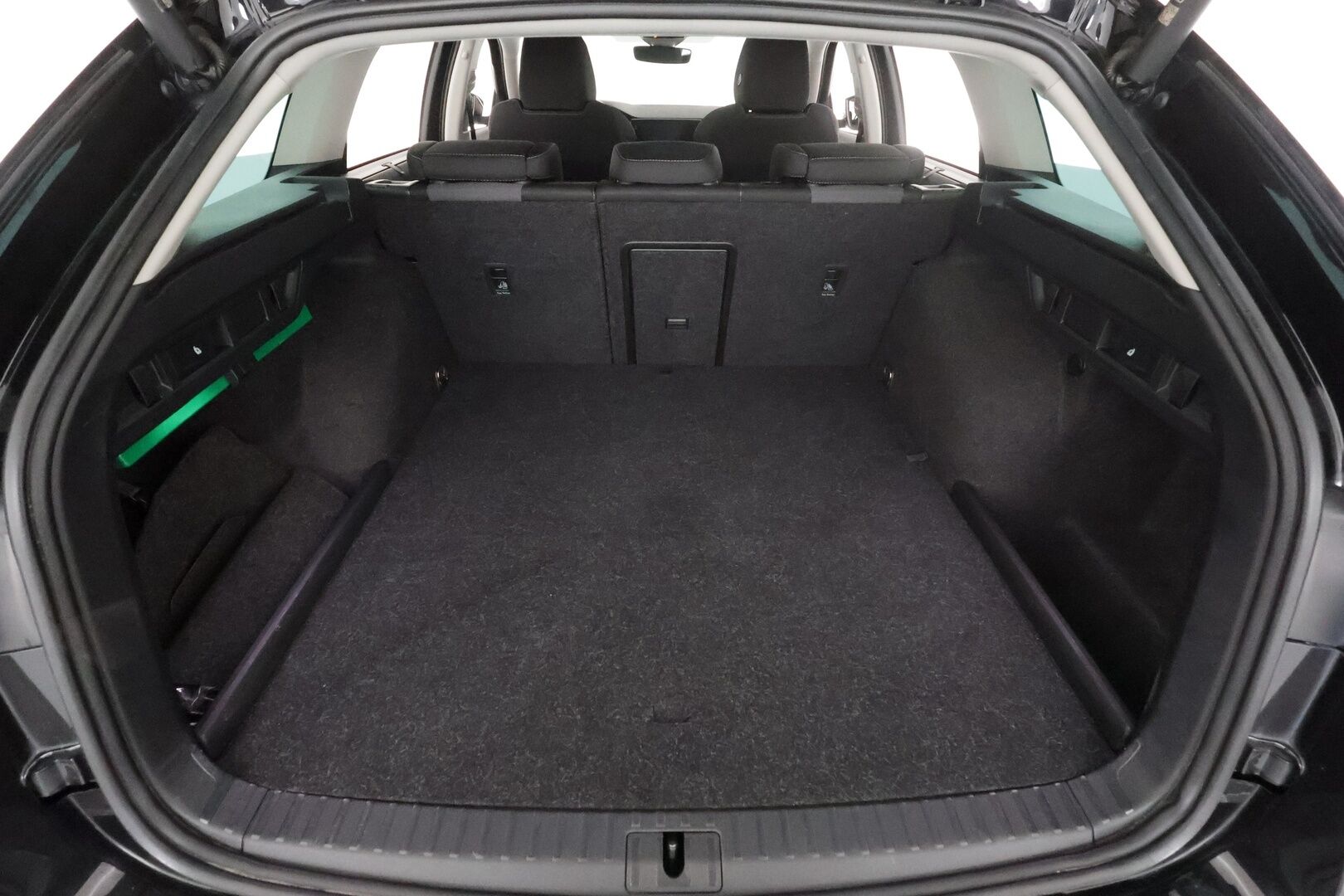 Skoda Octavia 2022 Combi 1.4 TSI PHEV Style iV DSG  * ACC / Webasto / Koukku / Matrix-LED / P.Kamera / Apple&Android * - 1.Om Suomi-auto / Merkkihuollettu / 2xLataus / Kahdet renkaat