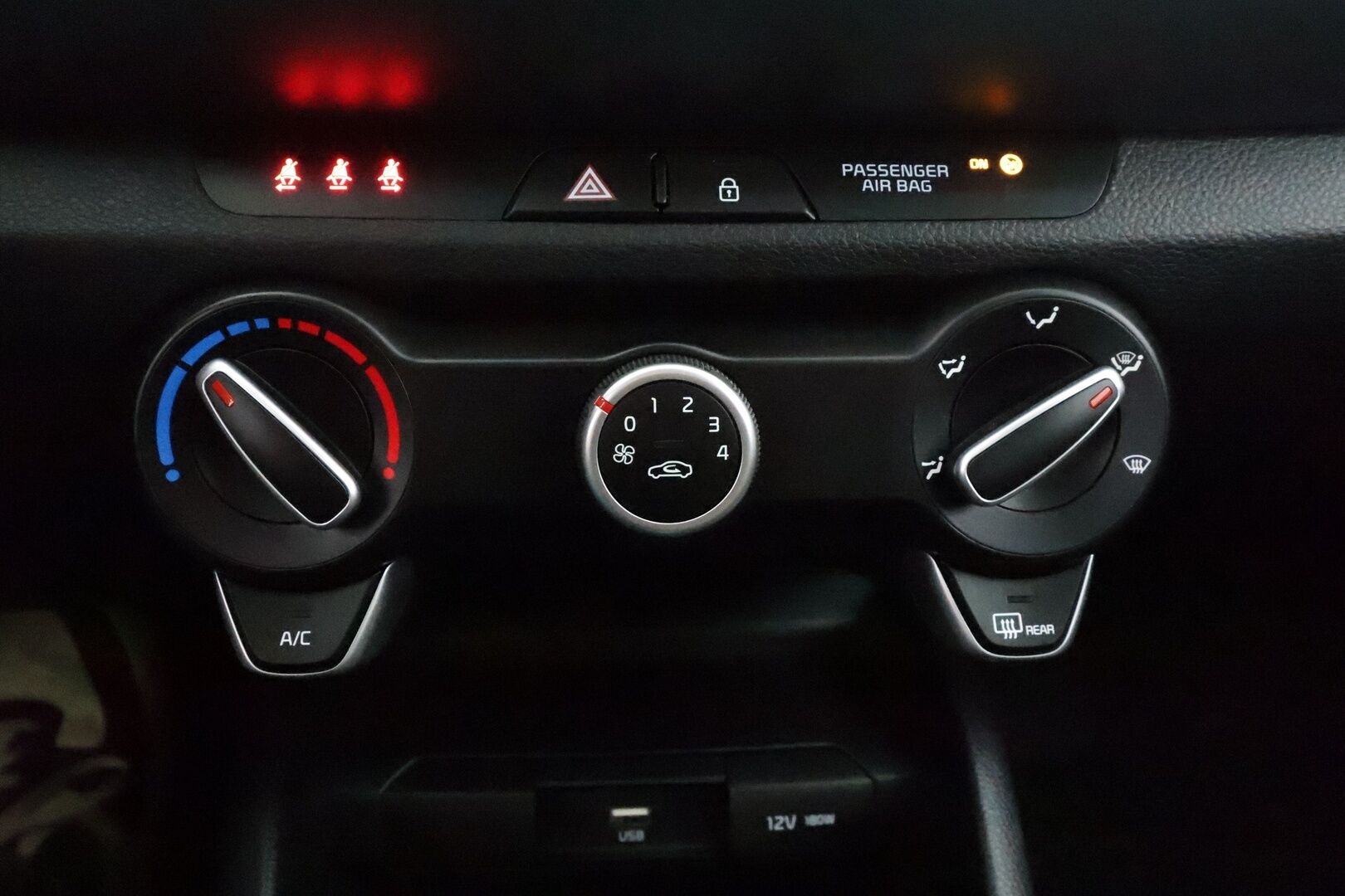 Kia Stonic 2022 1,0 T-GDI 100hv LX - | Merkkihuollettu | 1-om suomiauto | Facelift | Vakkari | Ilmastointi | Lämm. ratti | Apple & Android | Bluetooth | 2x renkaat vanteineen |