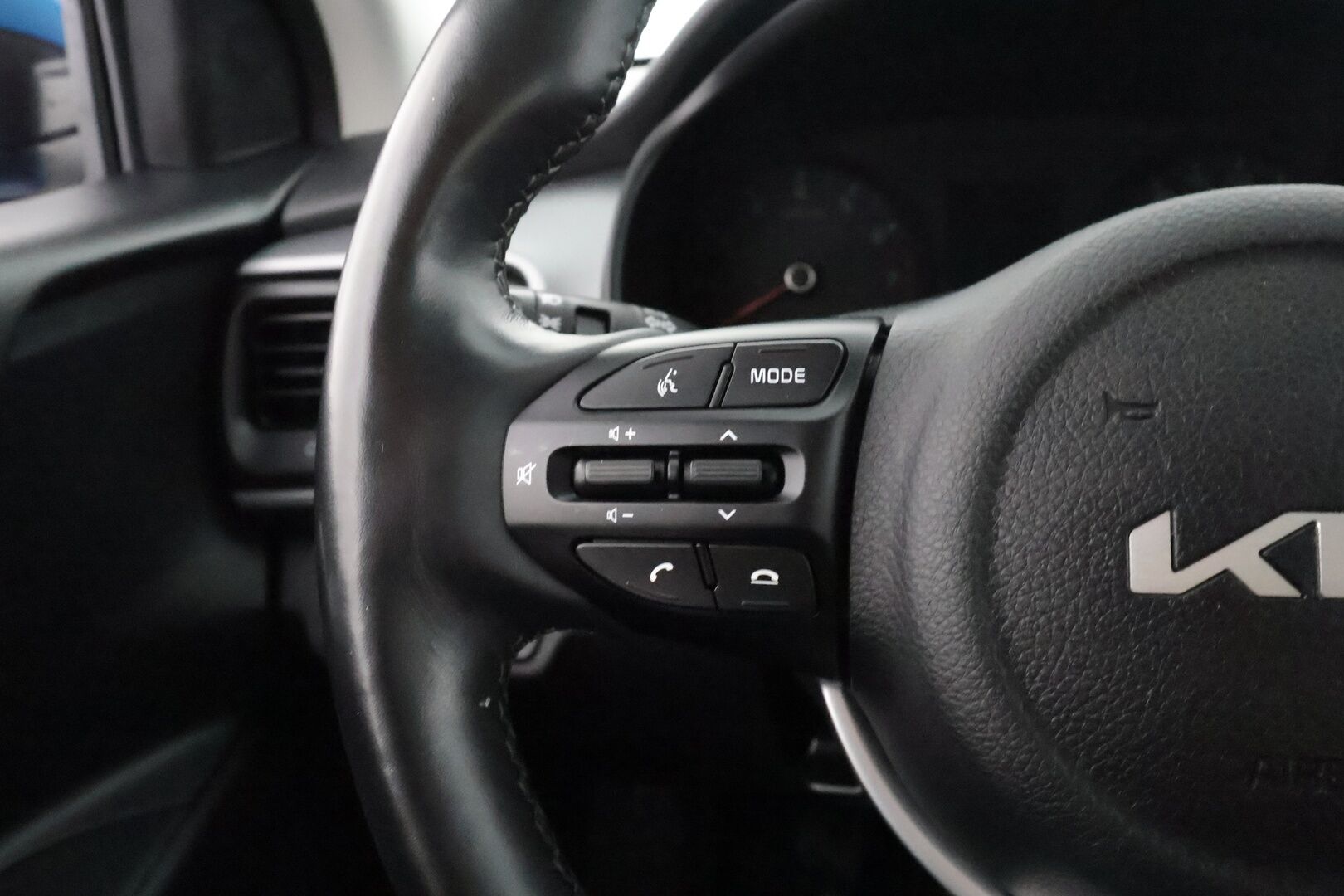 Kia Stonic 2022 1,0 T-GDI 100hv LX - | Merkkihuollettu | 1-om suomiauto | Facelift | Vakkari | Ilmastointi | Lämm. ratti | Apple & Android | Bluetooth | 2x renkaat vanteineen |