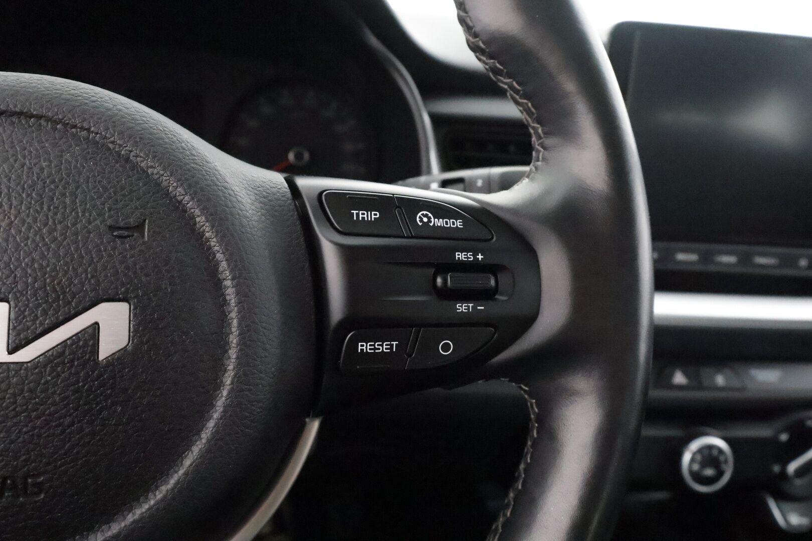 Kia Stonic 2022 1,0 T-GDI 100hv LX - | Merkkihuollettu | 1-om suomiauto | Facelift | Vakkari | Ilmastointi | Lämm. ratti | Apple & Android | Bluetooth | 2x renkaat vanteineen |