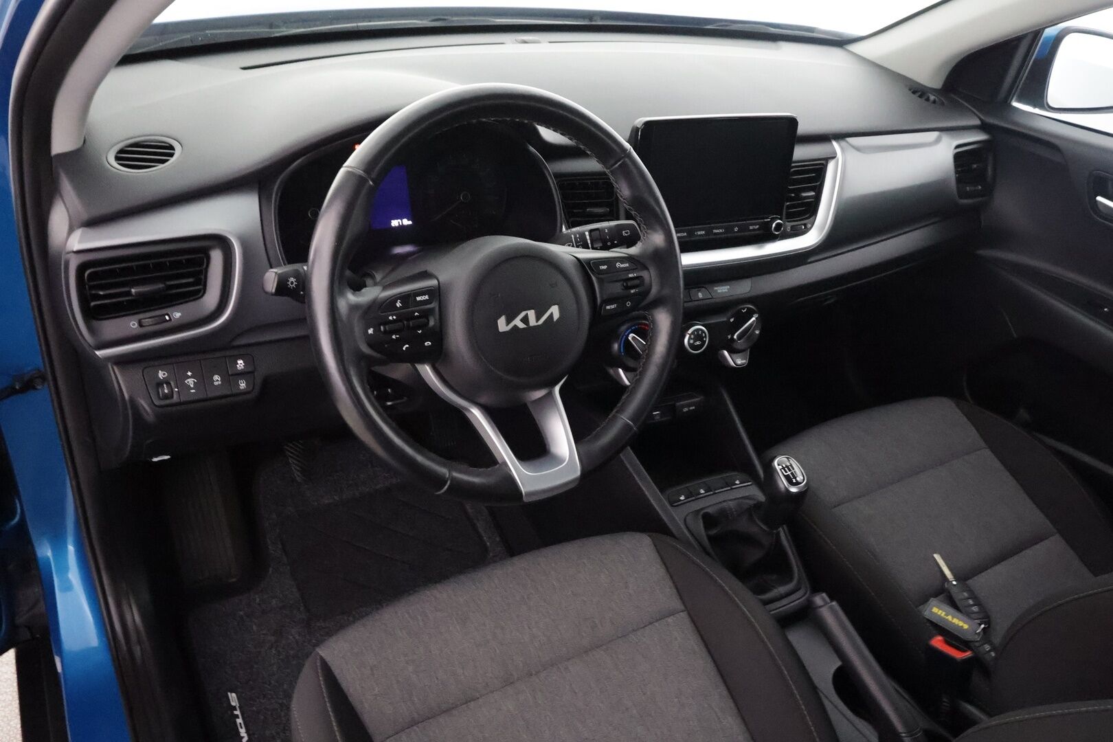 Kia Stonic 2022 1,0 T-GDI 100hv LX - | Merkkihuollettu | 1-om suomiauto | Facelift | Vakkari | Ilmastointi | Lämm. ratti | Apple & Android | Bluetooth | 2x renkaat vanteineen |