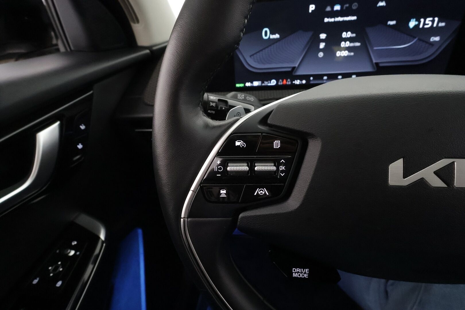 Kia EV6 2022 RWD 77 kWh 229 hv * ACC / P.kamera / ILP / Koukku / Muistipenkki / Nahat / Sähköluukku / KeylessGo * - Suomi-auto / Kahdet renkaat aluvanteilla