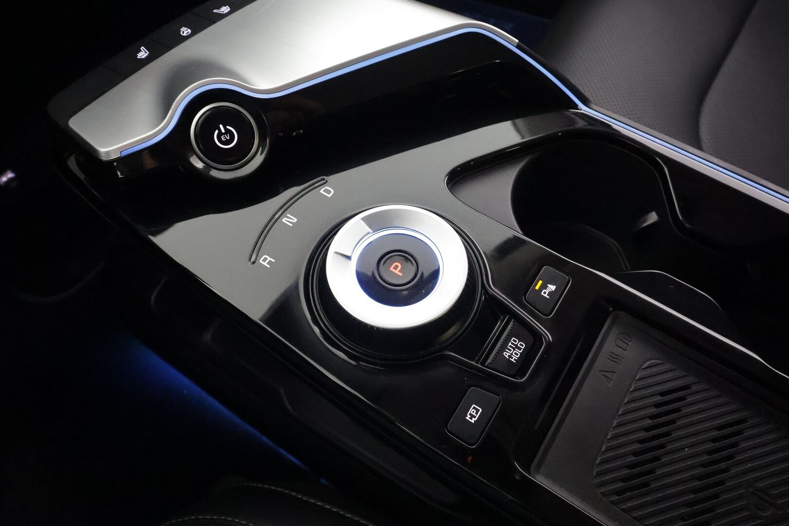 Kia EV6 2022 RWD 77 kWh 229 hv * ACC / P.kamera / ILP / Koukku / Muistipenkki / Nahat / Sähköluukku / KeylessGo * - Suomi-auto / Kahdet renkaat aluvanteilla