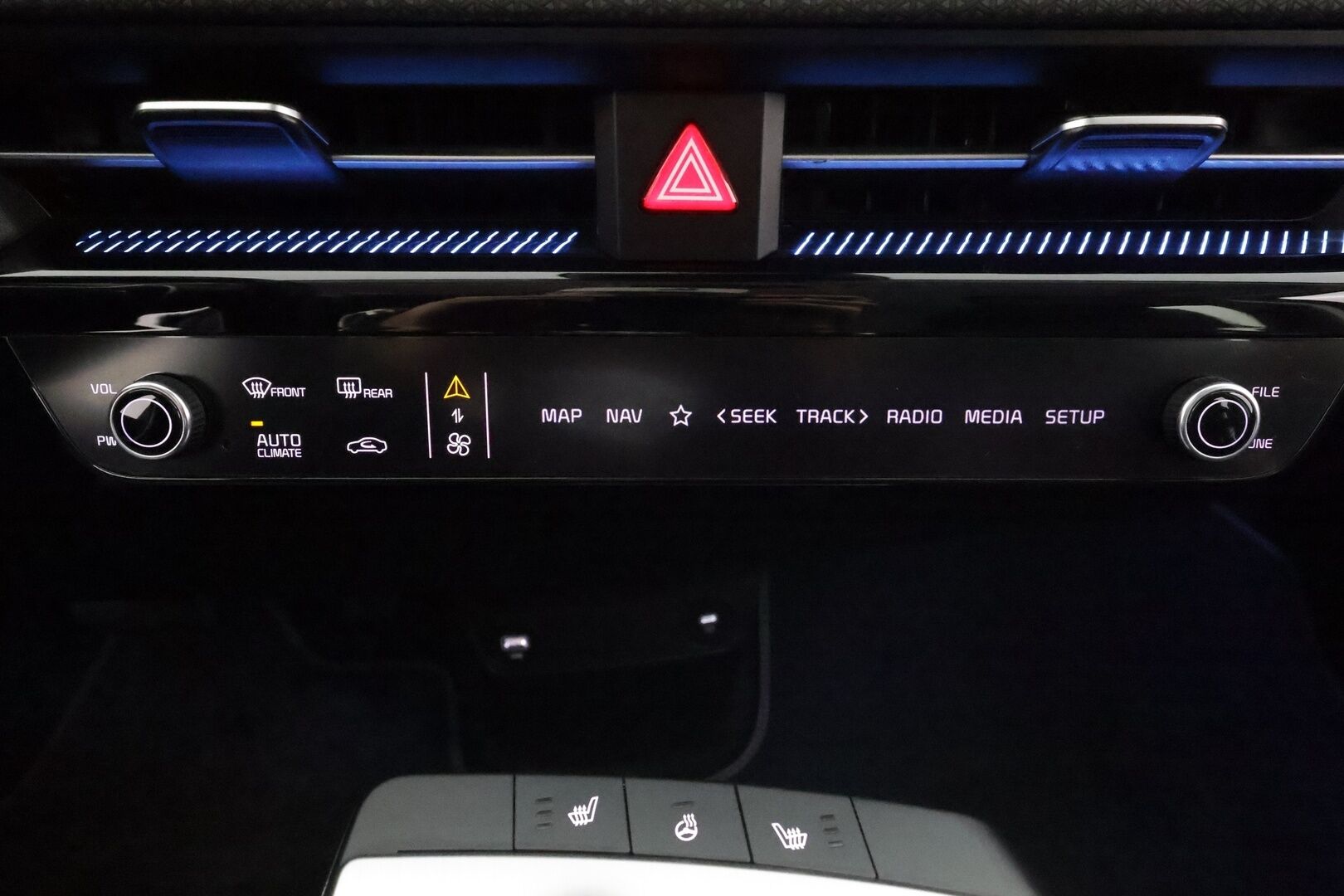 Kia EV6 2022 RWD 77 kWh 229 hv * ACC / P.kamera / ILP / Koukku / Muistipenkki / Nahat / Sähköluukku / KeylessGo * - Suomi-auto / Kahdet renkaat aluvanteilla