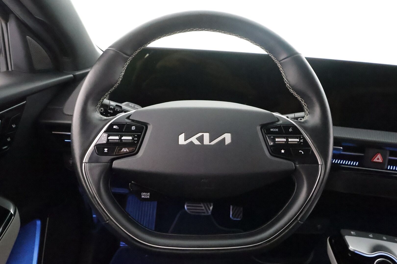 Kia EV6 2022 GT-Line AWD 77 kWh 325 hv - | ACC | ILP | Koukku | HUD | Meridian | Ilm. sähköpenkit | Muistipenkki | Nahka-alcantara | P.kamera | Ambient Light | Merkkihuollot | 1-om suomiauto |