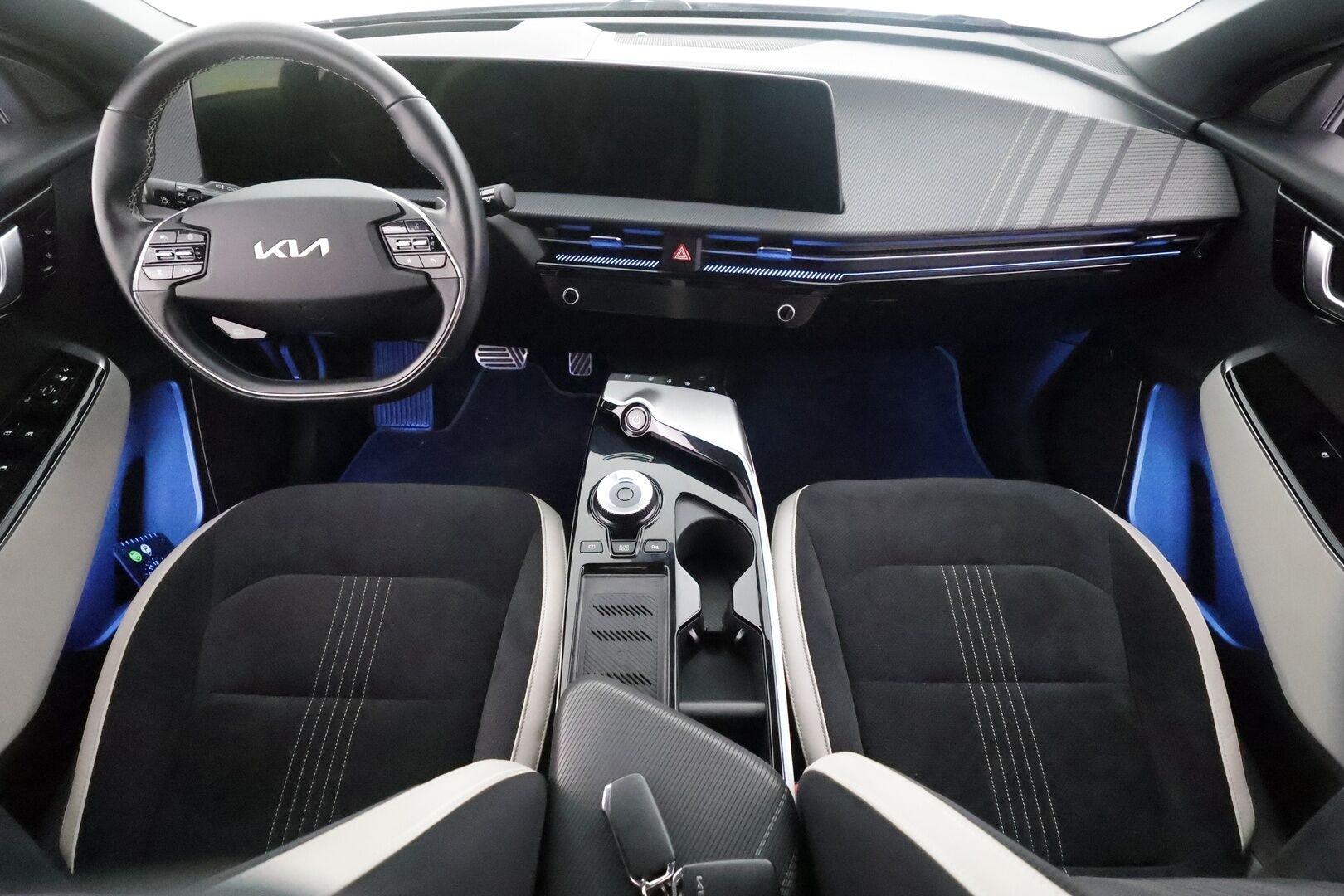 Kia EV6 2022 GT-Line AWD 77 kWh 325 hv - | ACC | ILP | Koukku | HUD | Meridian | Ilm. sähköpenkit | Muistipenkki | Nahka-alcantara | P.kamera | Ambient Light | Merkkihuollot | 1-om suomiauto |
