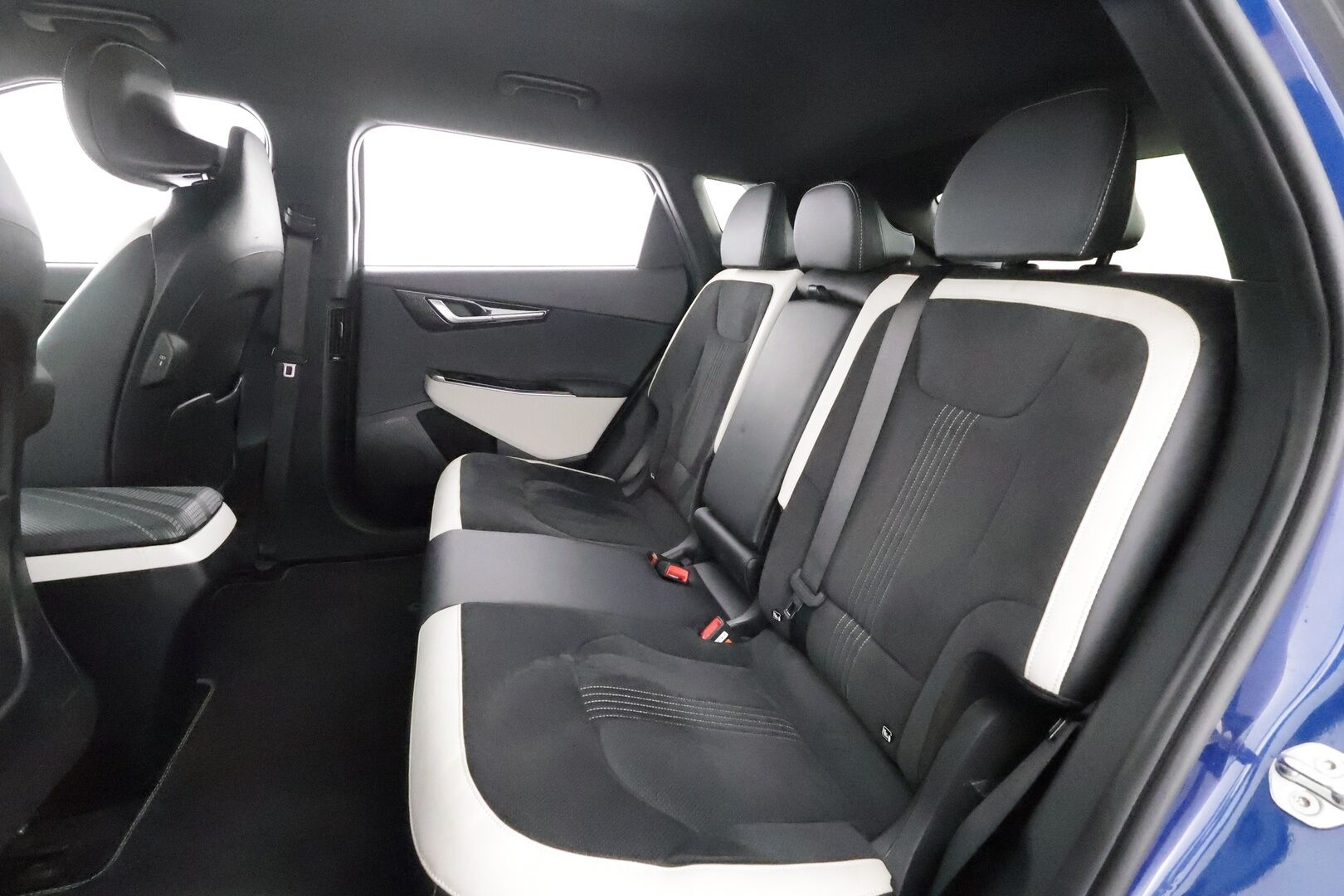 Kia EV6 2022 GT-Line AWD 77 kWh 325 hv - | ACC | ILP | Koukku | HUD | Meridian | Ilm. sähköpenkit | Muistipenkki | Nahka-alcantara | P.kamera | Ambient Light | Merkkihuollot | 1-om suomiauto |