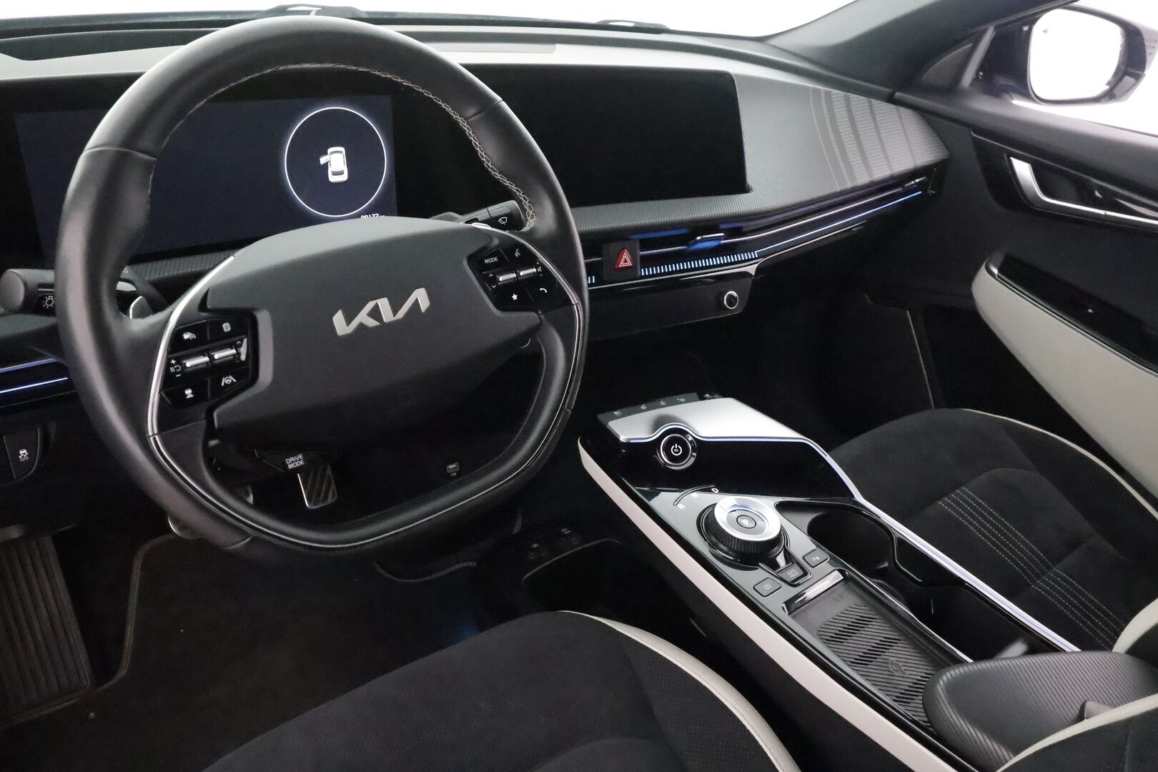 Kia EV6 2022 GT-Line AWD 77 kWh 325 hv - | ACC | ILP | Koukku | HUD | Meridian | Ilm. sähköpenkit | Muistipenkki | Nahka-alcantara | P.kamera | Ambient Light | Merkkihuollot | 1-om suomiauto |