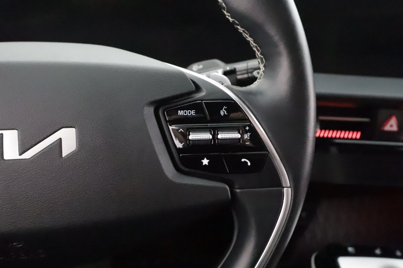 Kia EV6 2022 GT-Line AWD 77 kWh 325 hv * ACC / HUD / ILP / Meridian / P.kamera / Adapt.LED / Muistipenkki / Koukku / Ilmastoidut penkit * - Suomi-auto / Kahdet renkaat aluvanteilla / Merkkihuollettu / Juuri huollettu - HULLUT BLACKWEEK JATKOT - KORKOTARJOUS 2,49%