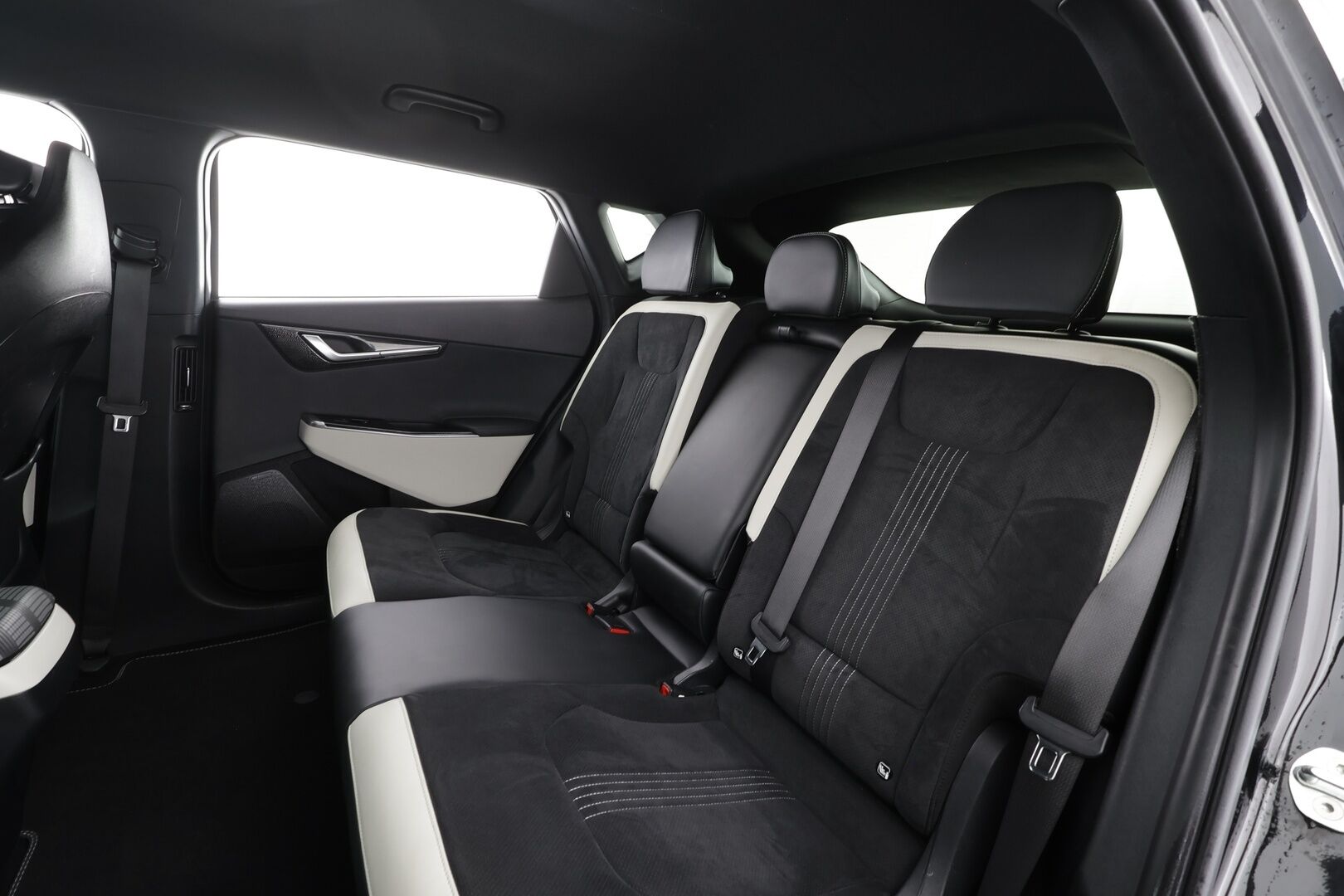 Kia EV6 2022 GT-Line AWD 77 kWh 325 hv * ACC / HUD / ILP / Meridian / P.kamera / Adapt.LED / Muistipenkki / Koukku / Ilmastoidut penkit * - Suomi-auto / Kahdet renkaat aluvanteilla / Merkkihuollettu / Juuri huollettu - HULLUT BLACKWEEK JATKOT - KORKOTARJOUS 2,49%