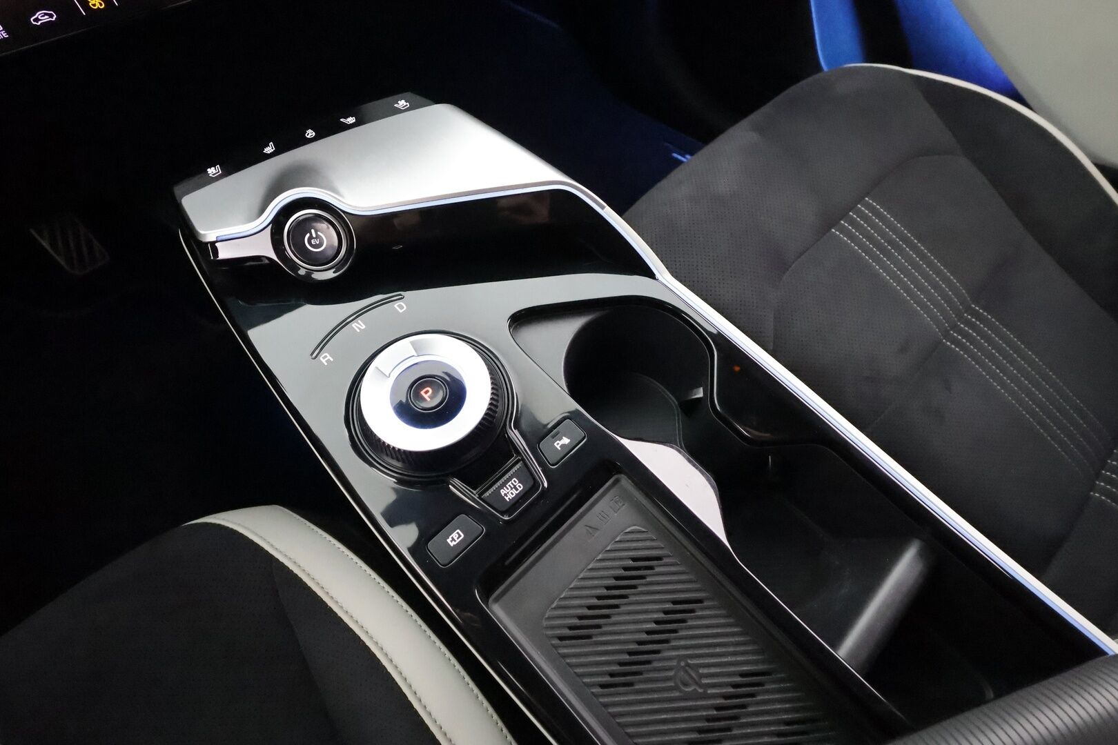 Kia EV6 2022 GT-Line AWD 77 kWh 325 hv * ACC / ILP / Muistipenkki / P.kamera / Koukku / Ilmastoidut penkit / Adapt.LED / Navi * - 1.Om Suomi-auto / Akku kuntotarkastettu / Kahdet renkaat aluvanteilla / Merkkihuollettu