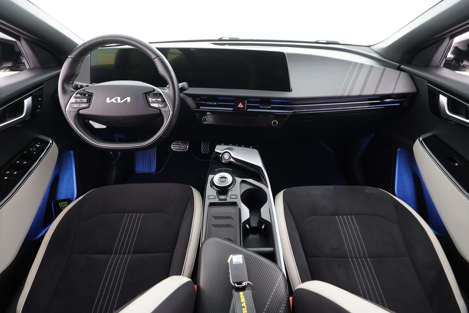 Kia EV6 2022 GT-Line AWD 77 kWh 325 hv * ACC / ILP / Muistipenkki / P.kamera / Koukku / Ilmastoidut penkit / Adapt.LED / Navi * - 1.Om Suomi-auto / Akku kuntotarkastettu / Kahdet renkaat aluvanteilla / Merkkihuollettu