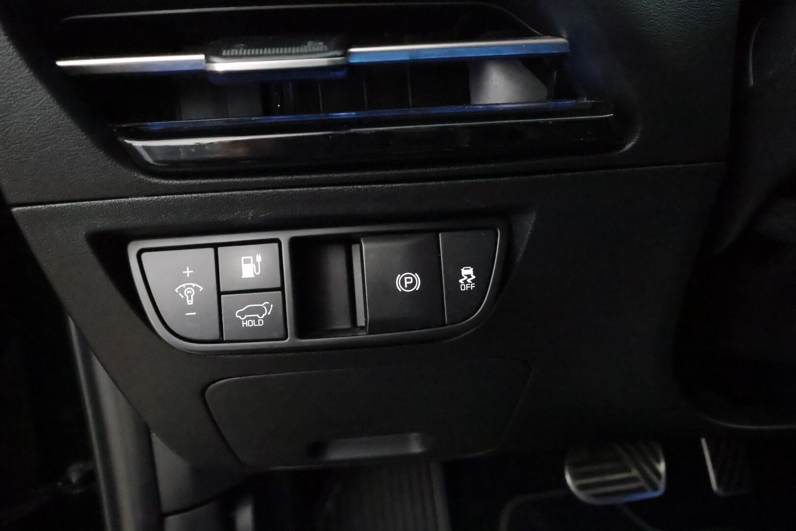 Kia EV6 2022 GT-Line AWD 77 kWh 325 hv * ACC / ILP / Muistipenkki / P.kamera / Koukku / Ilmastoidut penkit / Adapt.LED / Navi * - 1.Om Suomi-auto / Akku kuntotarkastettu / Kahdet renkaat aluvanteilla / Merkkihuollettu