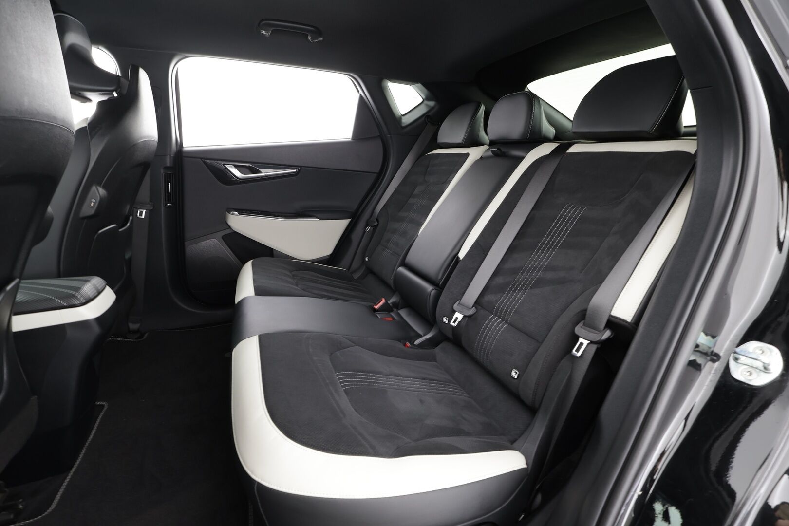 Kia EV6 2022 GT-Line AWD 77 kWh 325 hv * ACC / ILP / Muistipenkki / P.kamera / Koukku / Ilmastoidut penkit / Adapt.LED / Navi * - 1.Om Suomi-auto / Akku kuntotarkastettu / Kahdet renkaat aluvanteilla / Merkkihuollettu