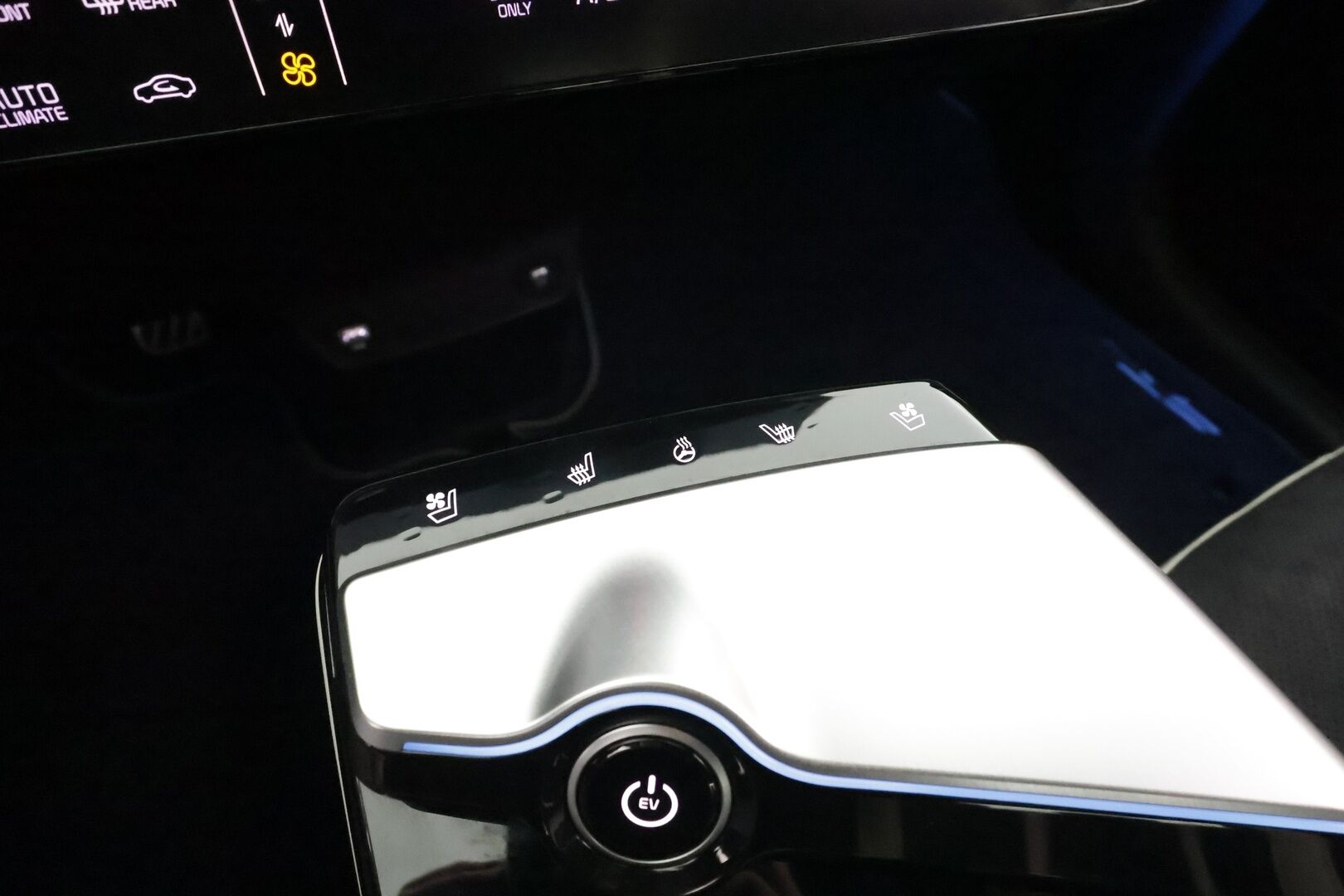 Kia EV6 2022 GT-Line AWD 77 kWh 325 hv * ACC / ILP / Muistipenkki / P.kamera / Koukku / Ilmastoidut penkit / Adapt.LED / Navi * - 1.Om Suomi-auto / Akku kuntotarkastettu / Kahdet renkaat aluvanteilla / Merkkihuollettu