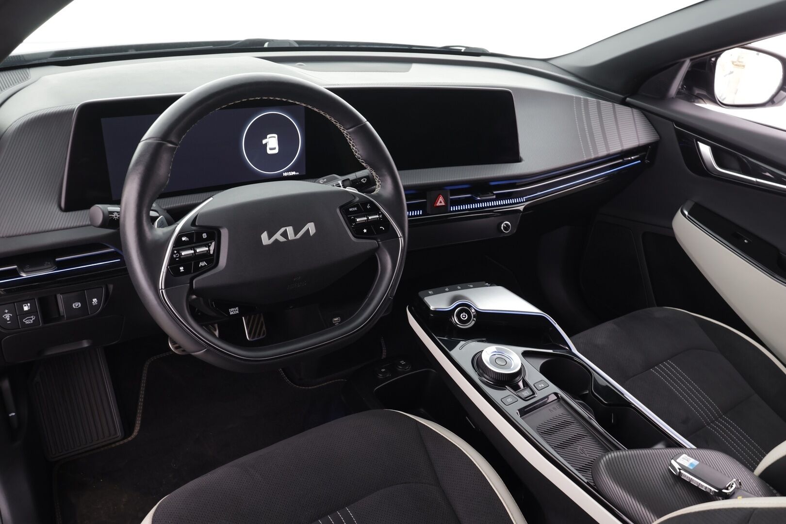 Kia EV6 2022 GT-Line AWD 77 kWh 325 hv * ACC / ILP / Muistipenkki / P.kamera / Koukku / Ilmastoidut penkit / Adapt.LED / Navi * - 1.Om Suomi-auto / Akku kuntotarkastettu / Kahdet renkaat aluvanteilla / Merkkihuollettu