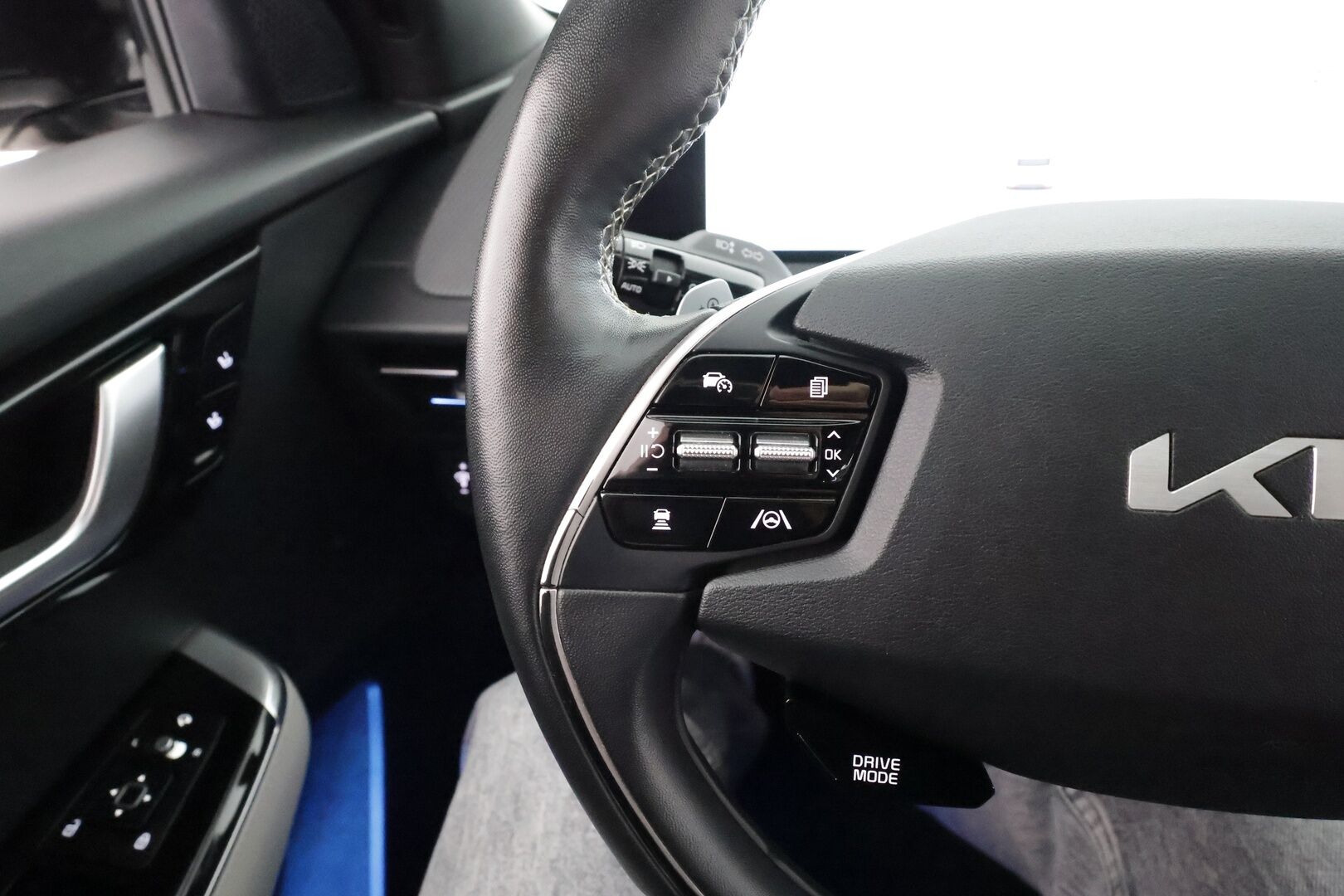 Kia EV6 2022 GT-Line AWD 77 kWh 325 hv * ACC / ILP / Muistipenkki / P.kamera / Koukku / Ilmastoidut penkit / Adapt.LED / Navi * - 1.Om Suomi-auto / Akku kuntotarkastettu / Kahdet renkaat aluvanteilla / Merkkihuollettu