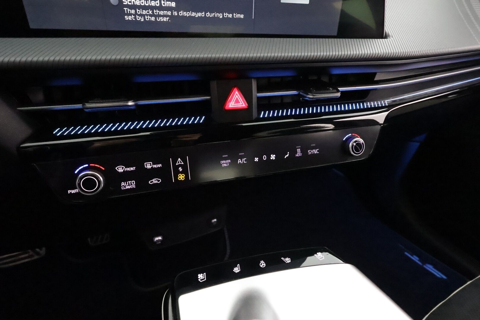 Kia EV6 2022 GT-Line AWD 77 kWh 325 hv * ACC / ILP / Muistipenkki / P.kamera / Koukku / Ilmastoidut penkit / Adapt.LED / Navi * - 1.Om Suomi-auto / Akku kuntotarkastettu / Kahdet renkaat aluvanteilla / Merkkihuollettu